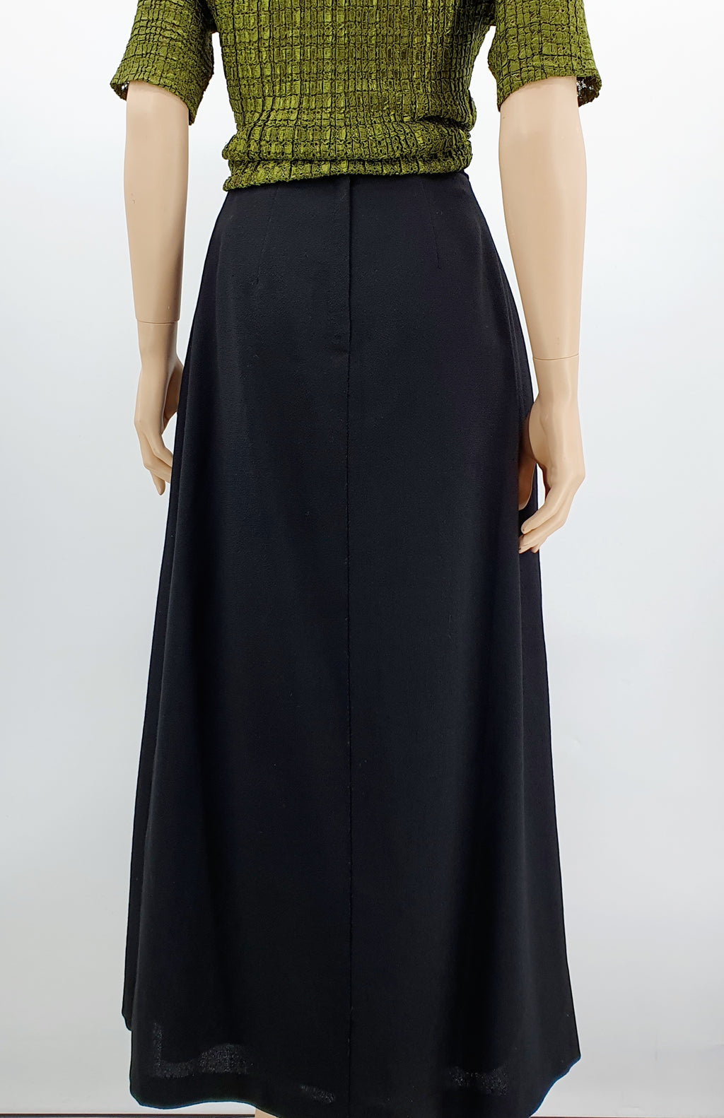 Musta A-linjainen maxihame, koko 34-36