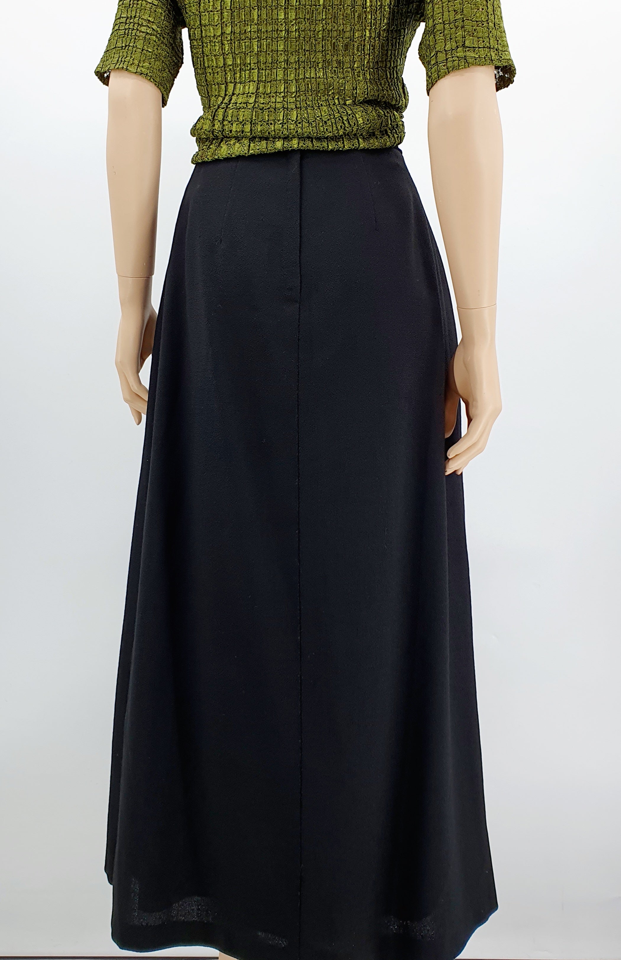 Musta A-linjainen maxihame, koko 34-36