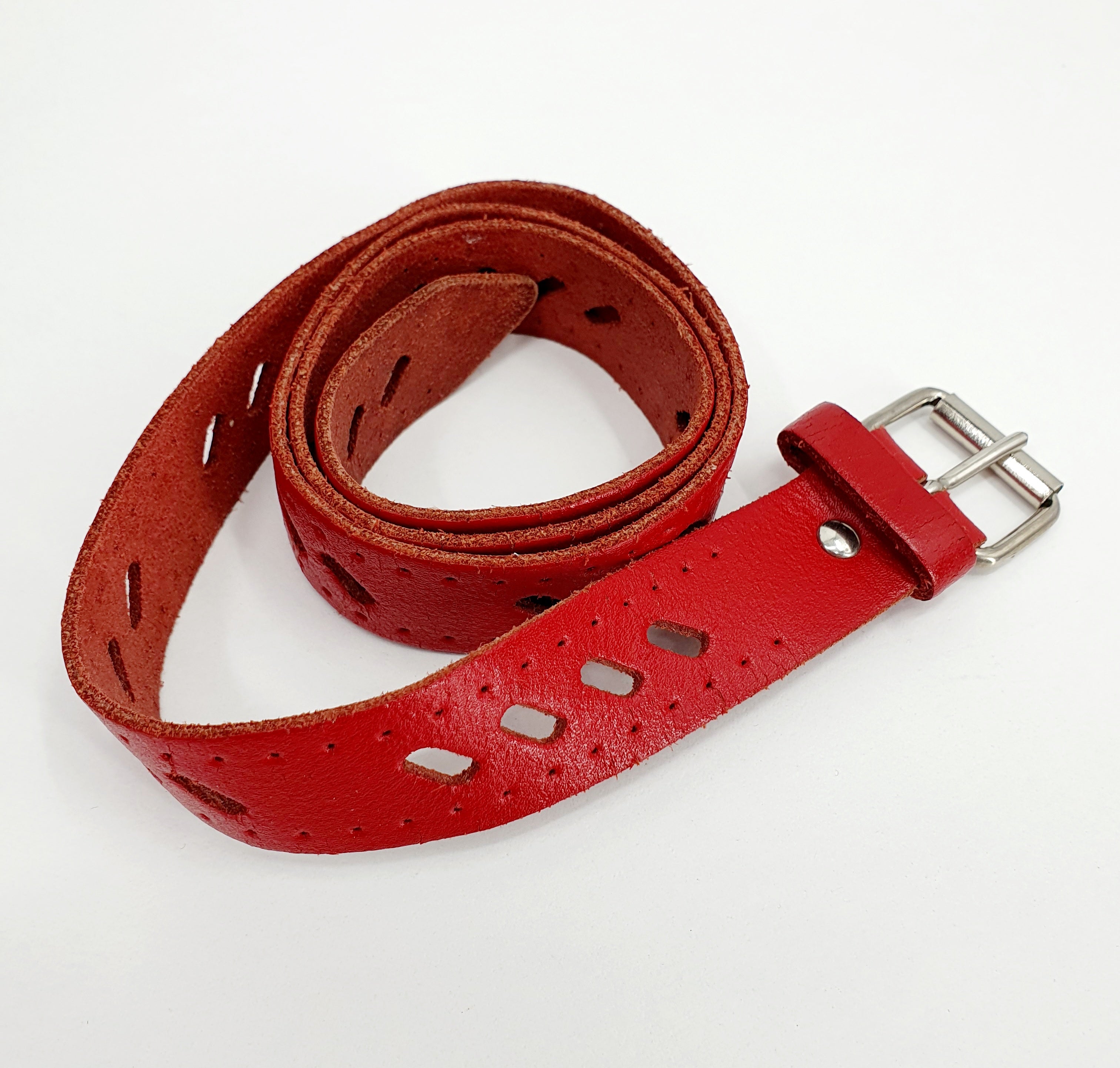 Punainen kapea nahkavyö, vintagevyö 90-luvulta