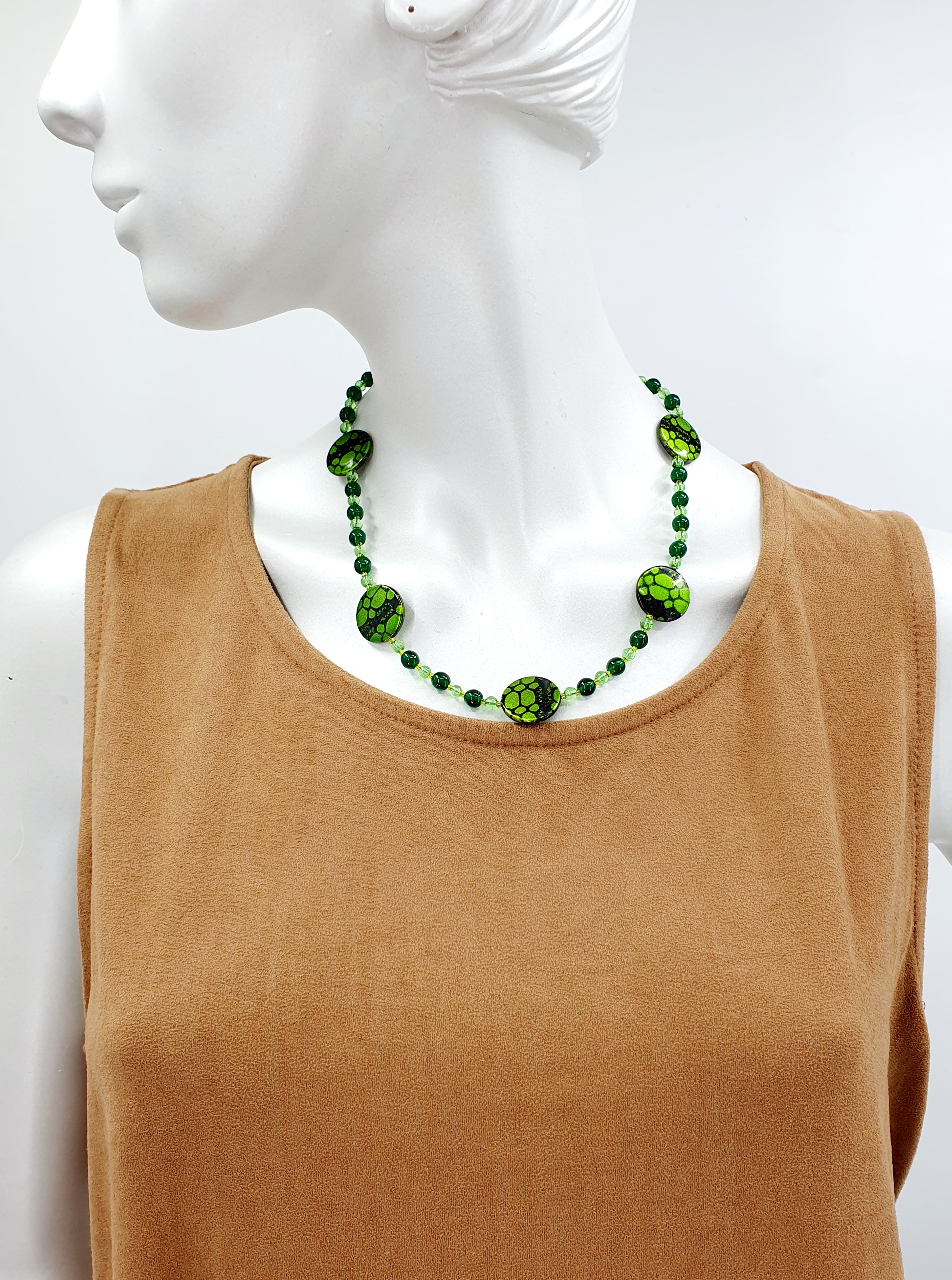 Lime green necklace from the 90s-2000s, length 46cm