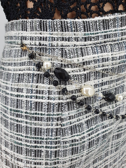 Black and white Y2K skirt with decorative chain, waist 80cm, size 40