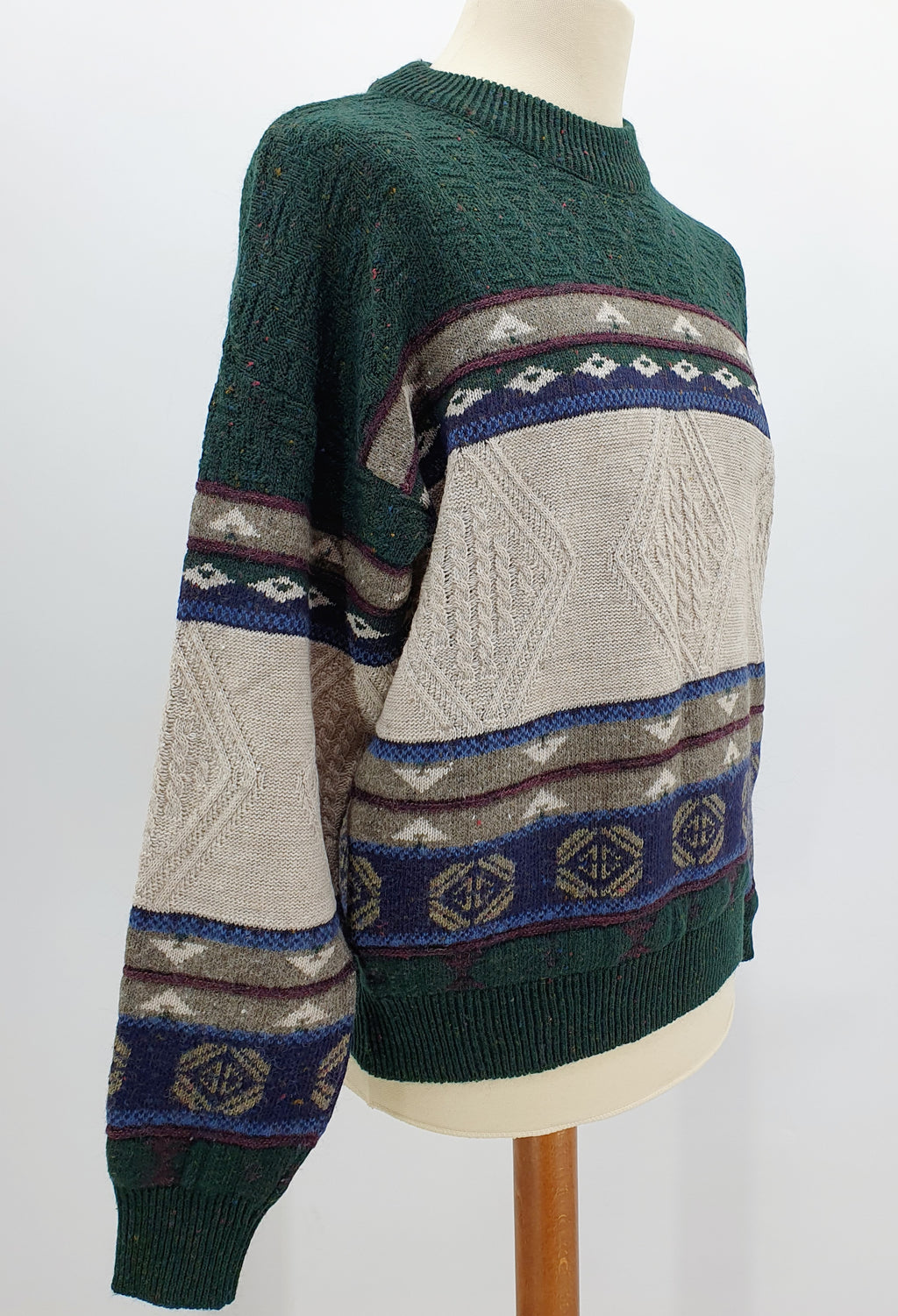 Miesten kotimainen vintage villapaita 90-luvulta Kuva sivulta