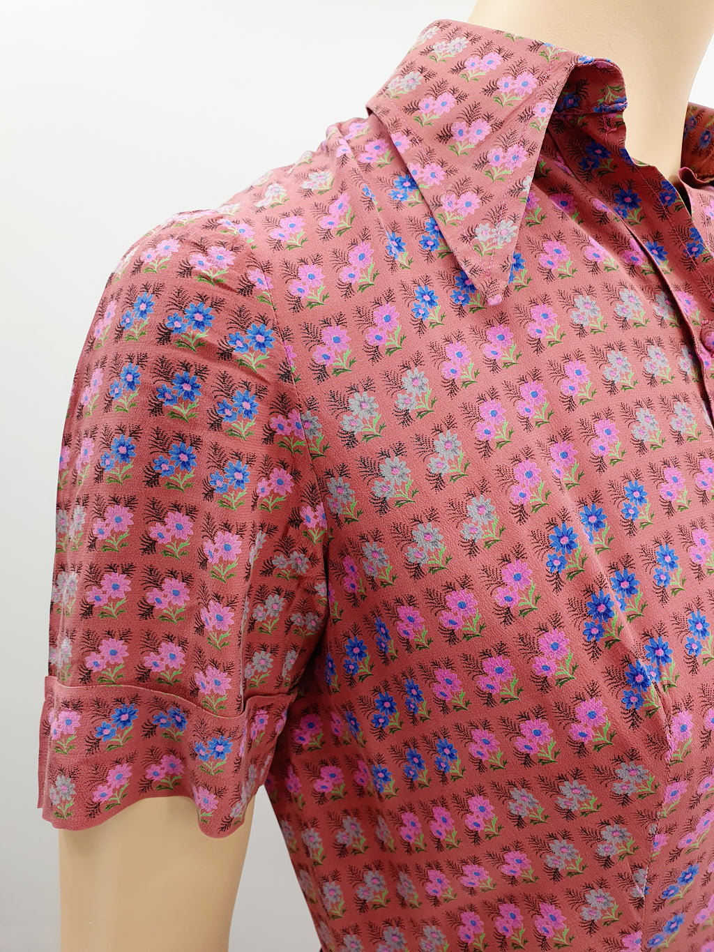 Roosanvärinen silkkimekko 50-luvulta, koko 36/38