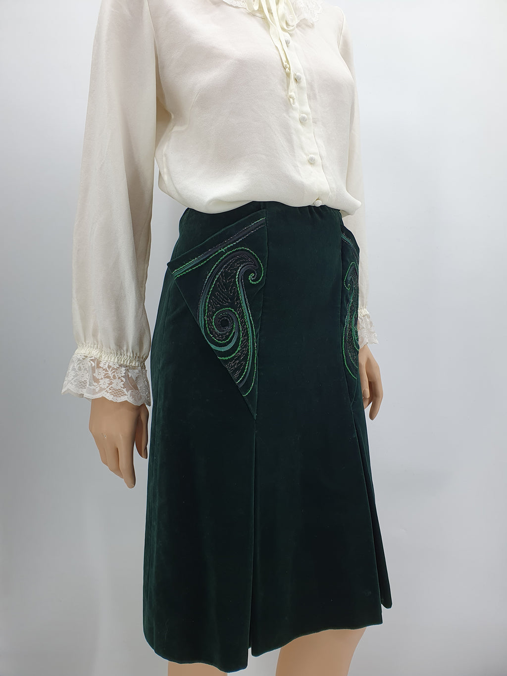 Italialainen samettihame, väri metsänvihreä, vyötärö 68-72cm, koko 34-36