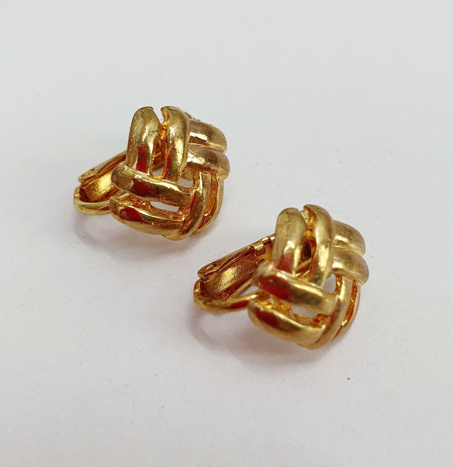 Clip-on earrings from the 60s-70s, lattice pattern