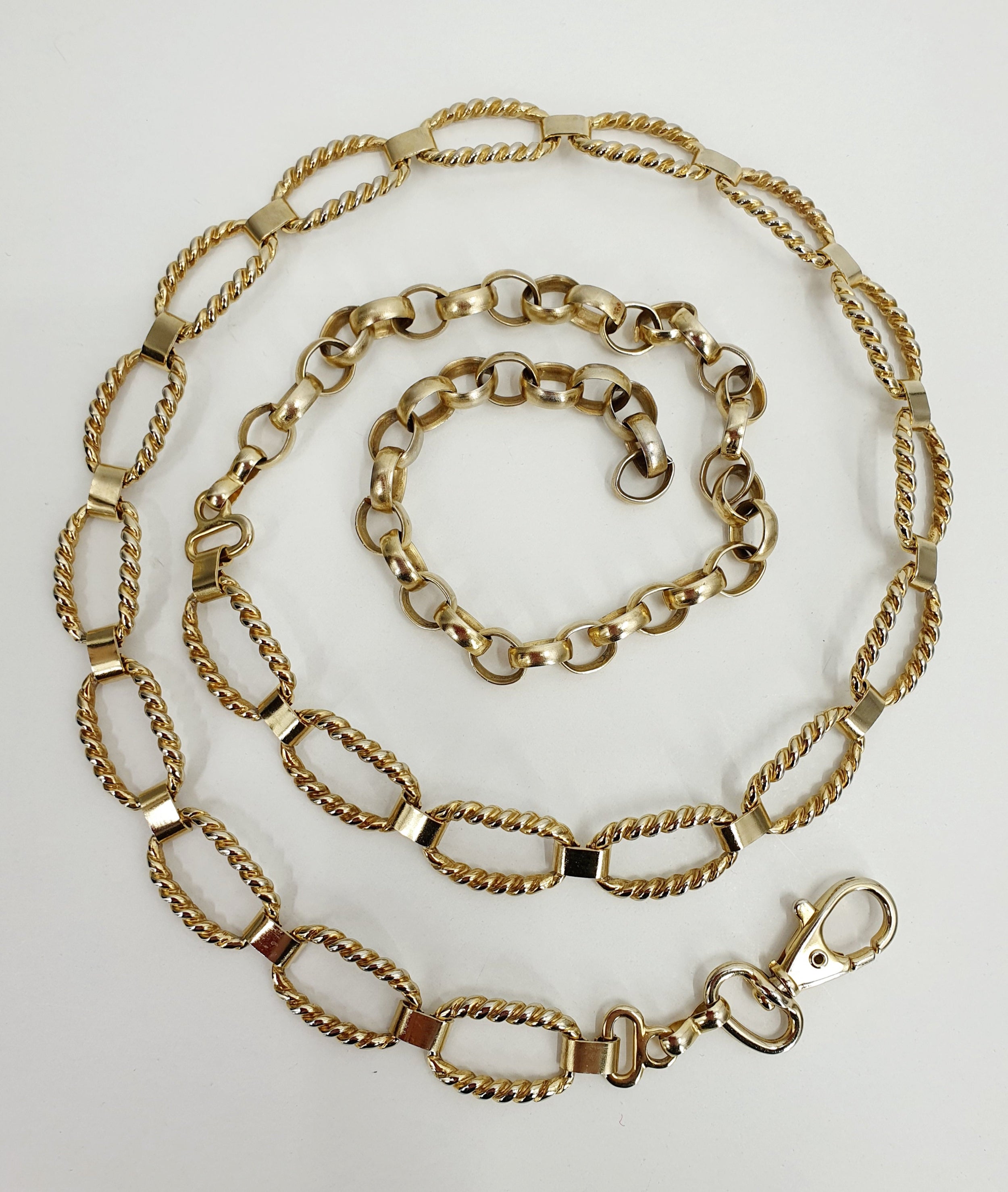 Kullanvärinen lannevyö 90-luvulta, metallia, papukaijalukko