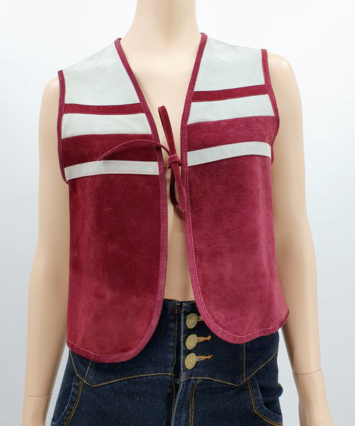 Aaltonen, naisten mokkanahkainen liivi 70-luvulta, väri viininpunainen-harmaa