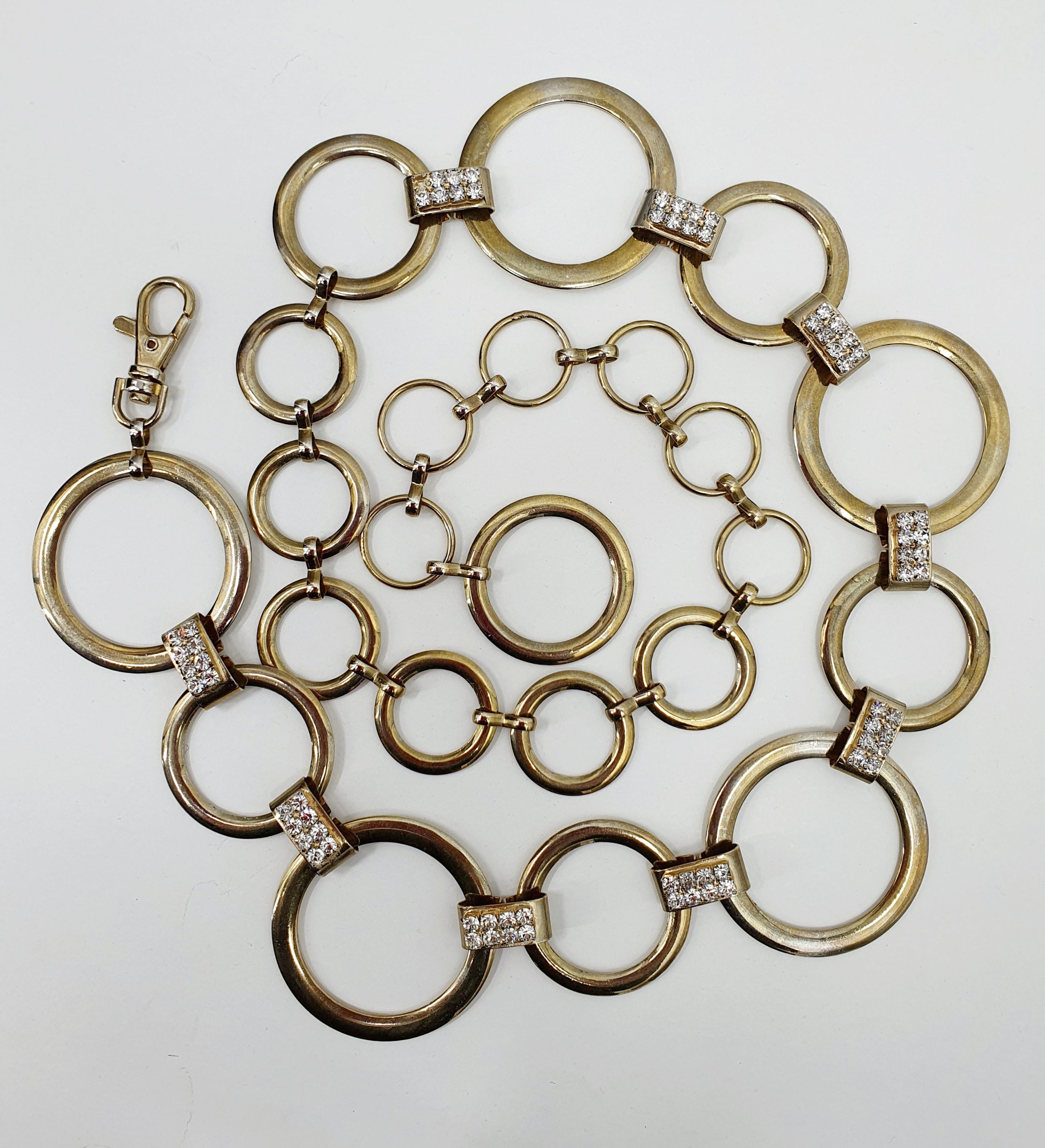 Kullanvärinen lannevyö metallia, strassikivikoristeet, 90-luvulta