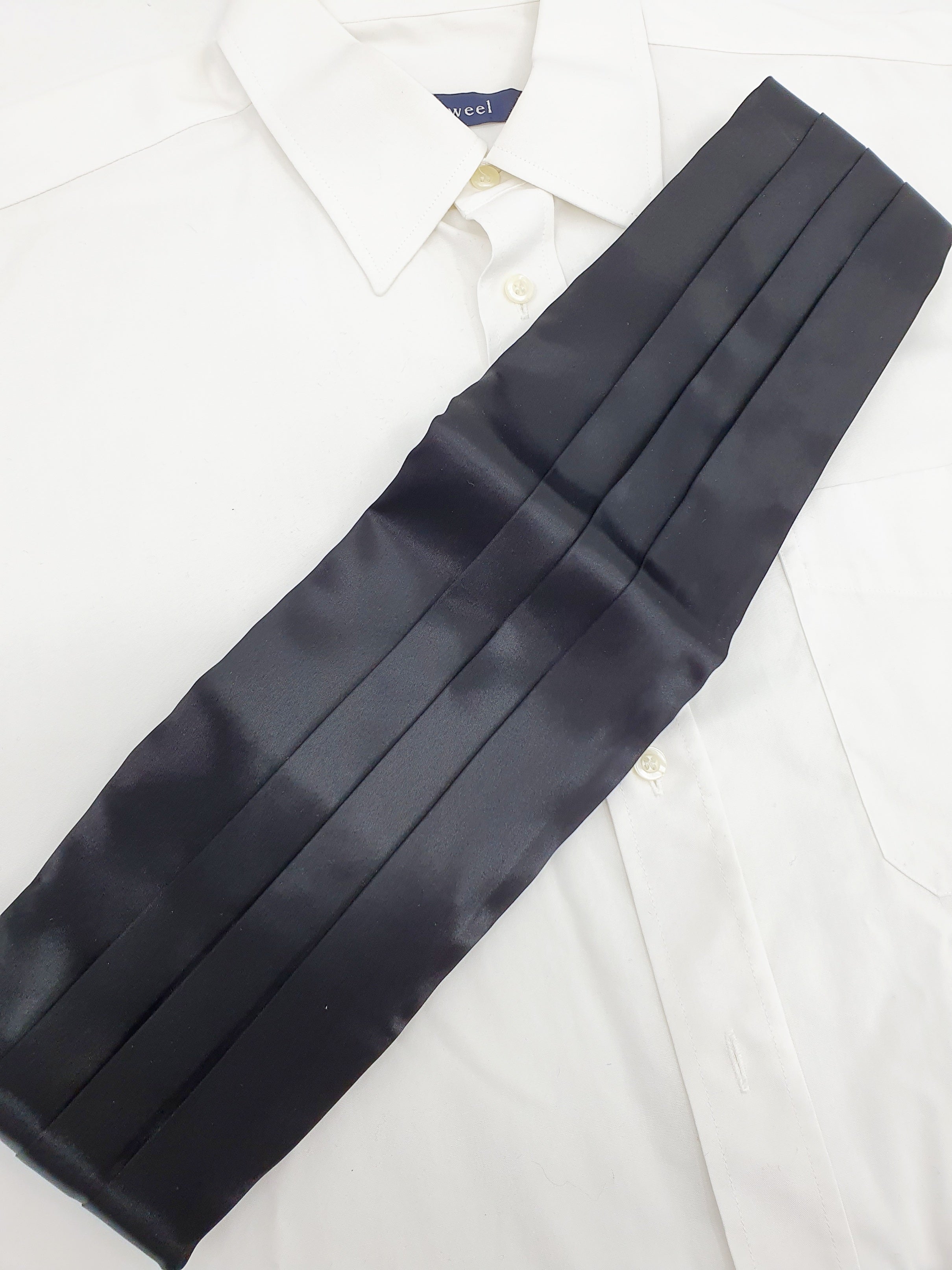 Musta smokkivyö 2000-luvulta