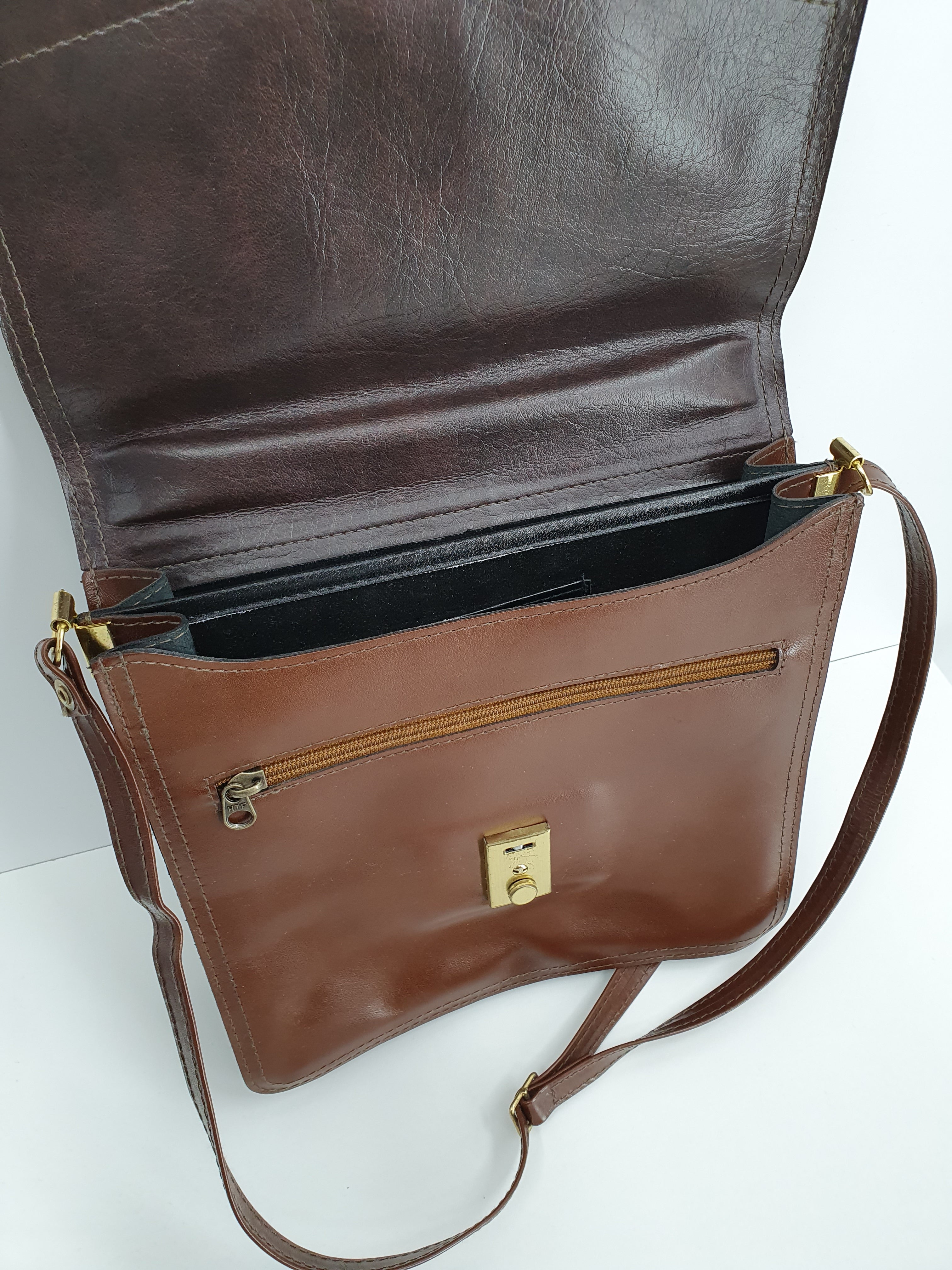 Cognac brown shoulder bag from the 90s