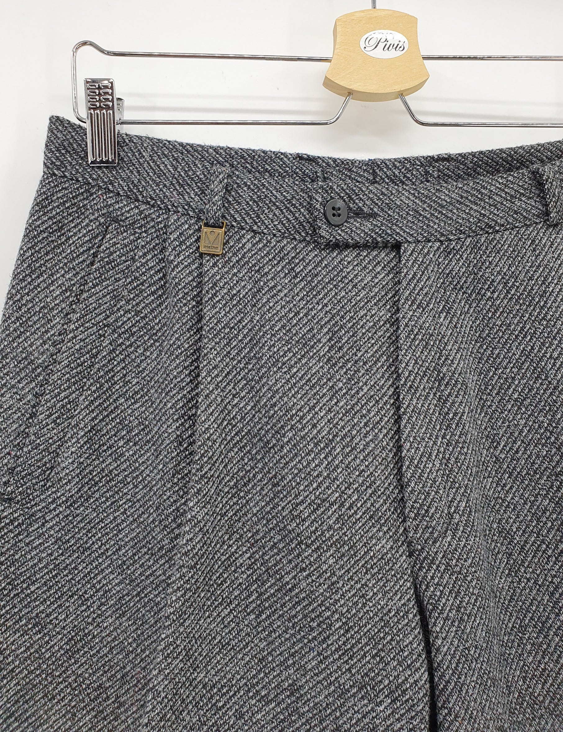 Melka. miesten suorat villasekoitehousut 80-luvulta, väri mustanharmaa, kuva vyötäröstä