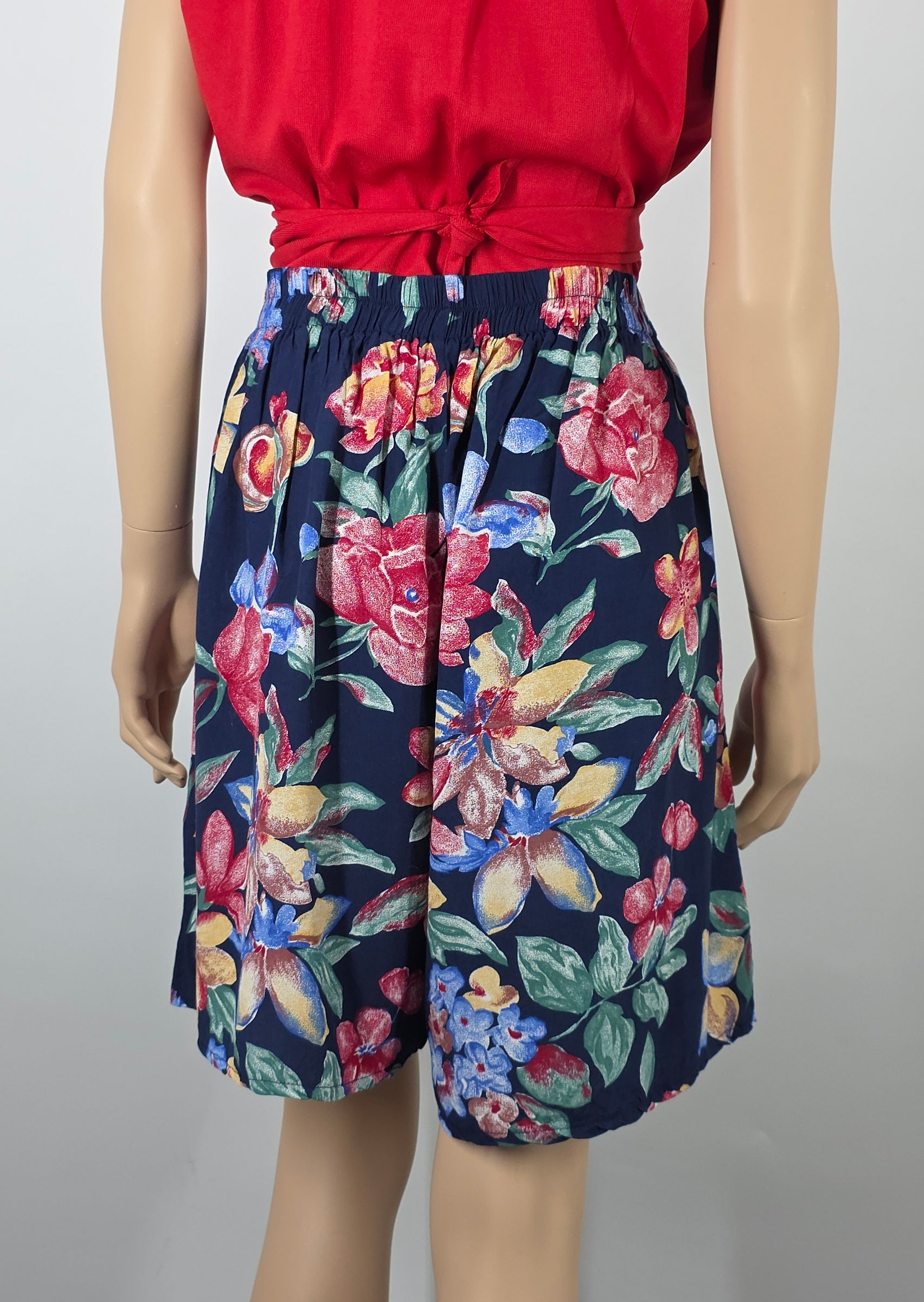 Beretti, floral viscose shorts from the 90s, waist 75-85cm, size 38-40
