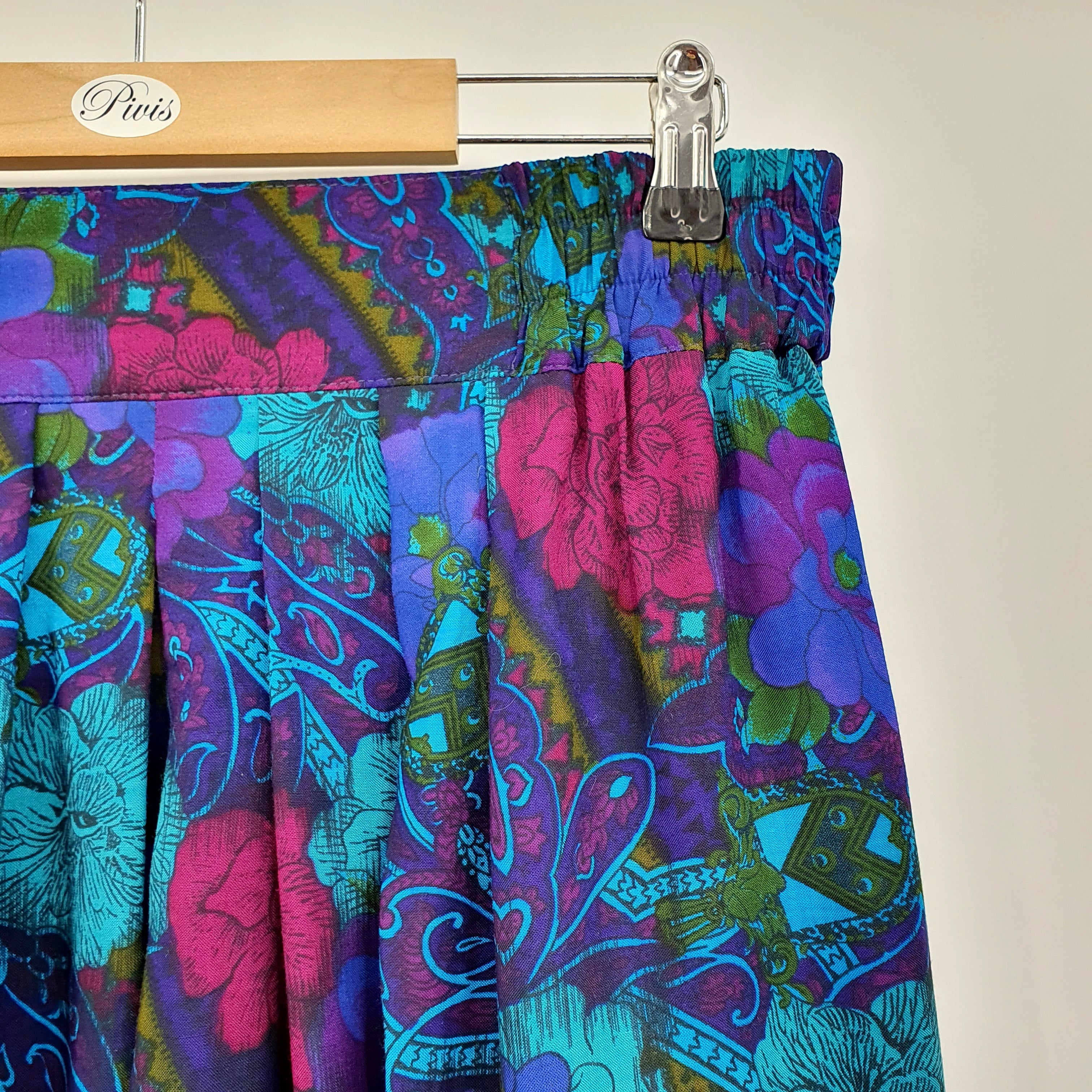 Italian viscose skirt from the 90s, waist 75-85cm, size 38-40
