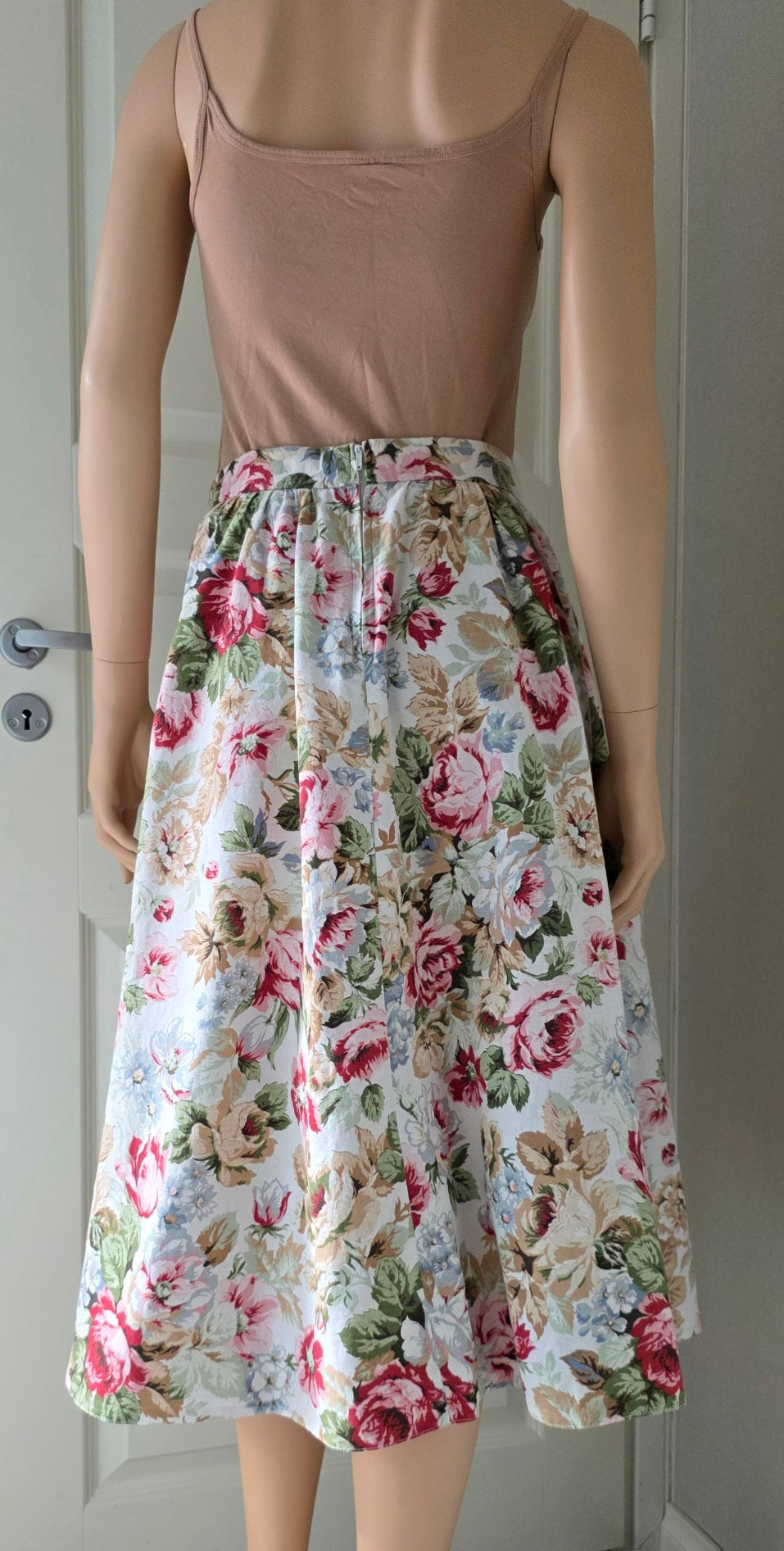 Floral skirt with pockets, 80s-90s, waist 72cm, size 34-36