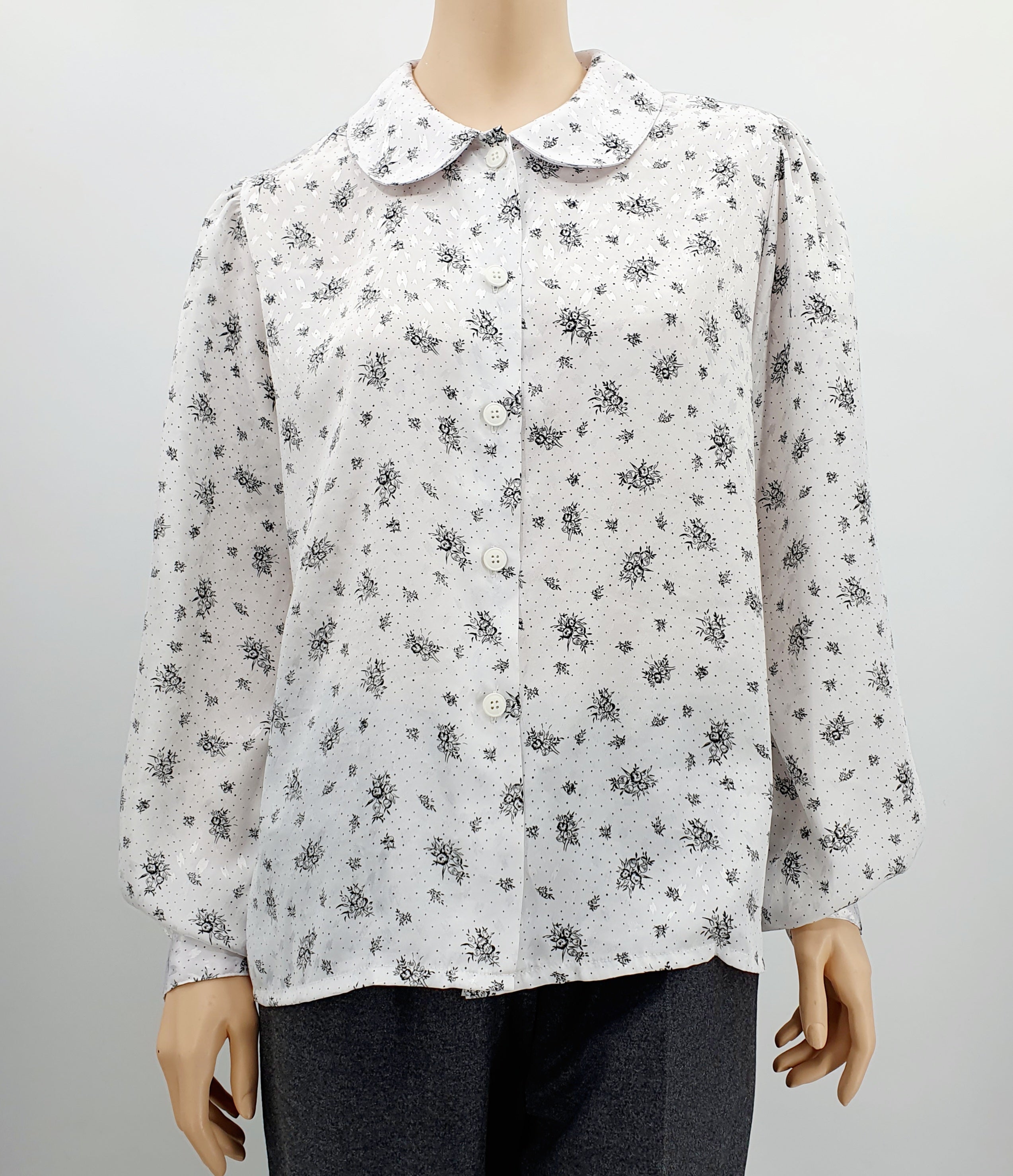 Mustavalkoinen naisten vintagepaita 1980-luvulta, pieni kukkakuvio