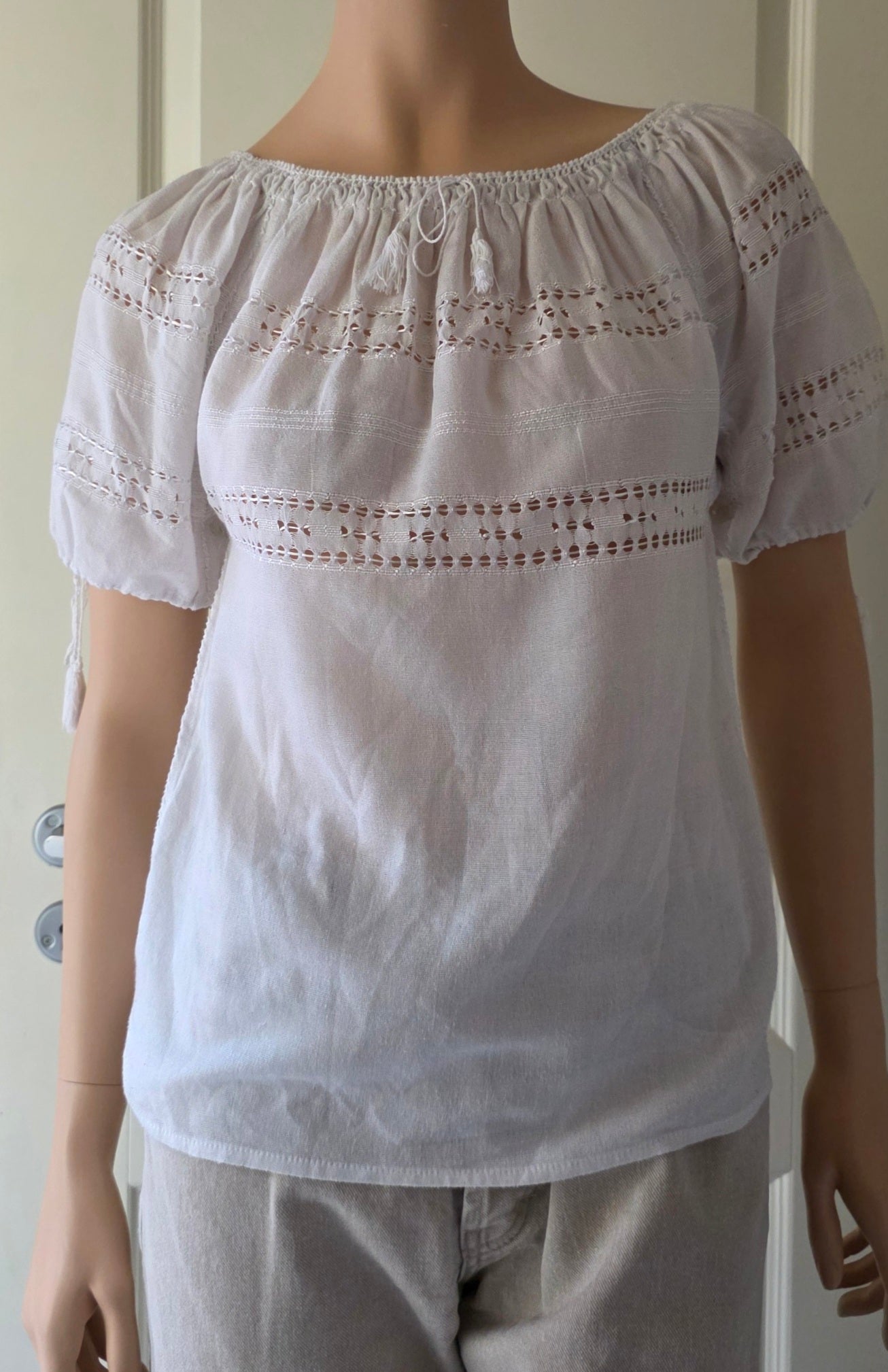 Embroidered white blouse from the 70s-80s, size 36
