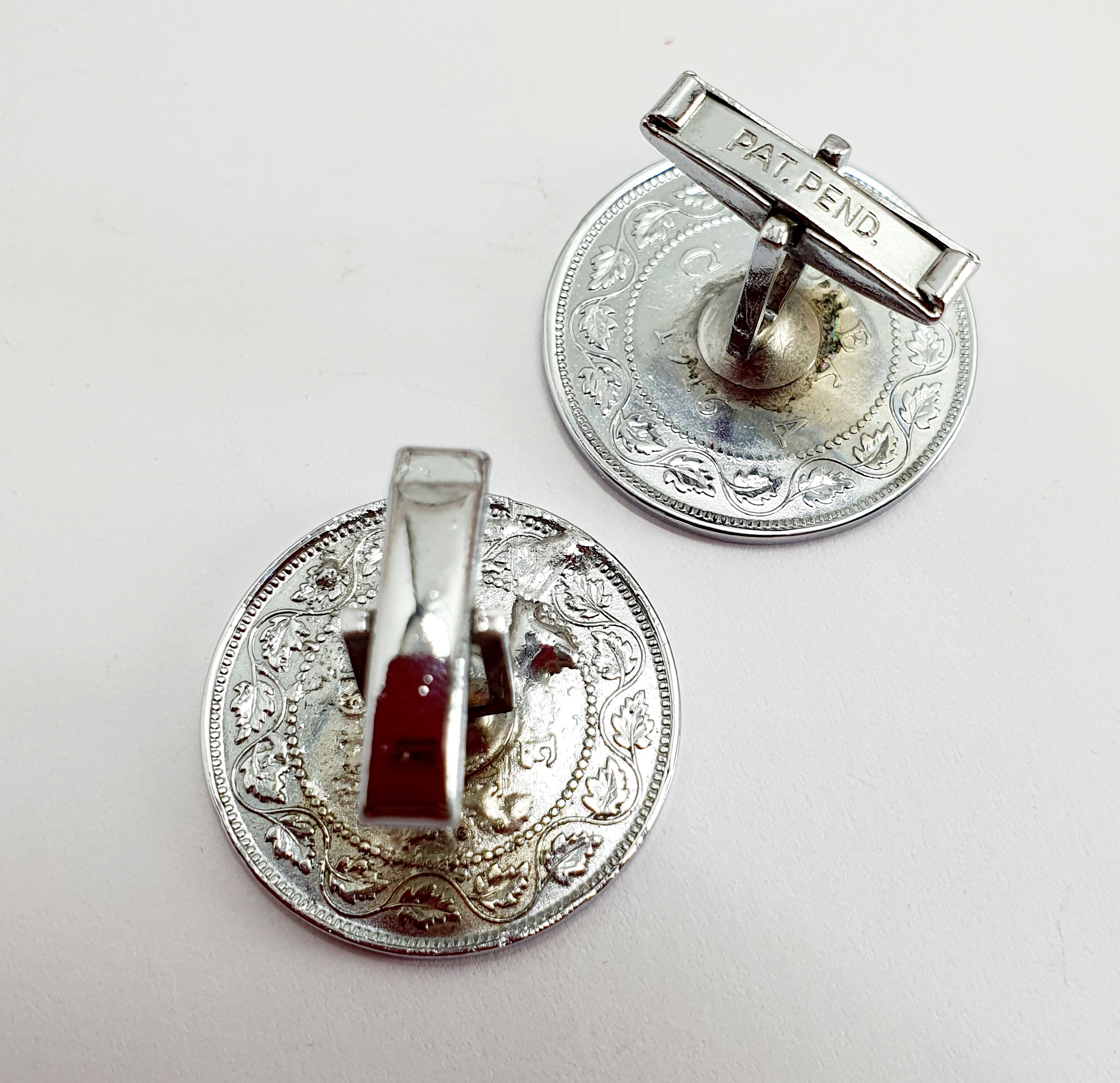 Cufflinks, image of the king