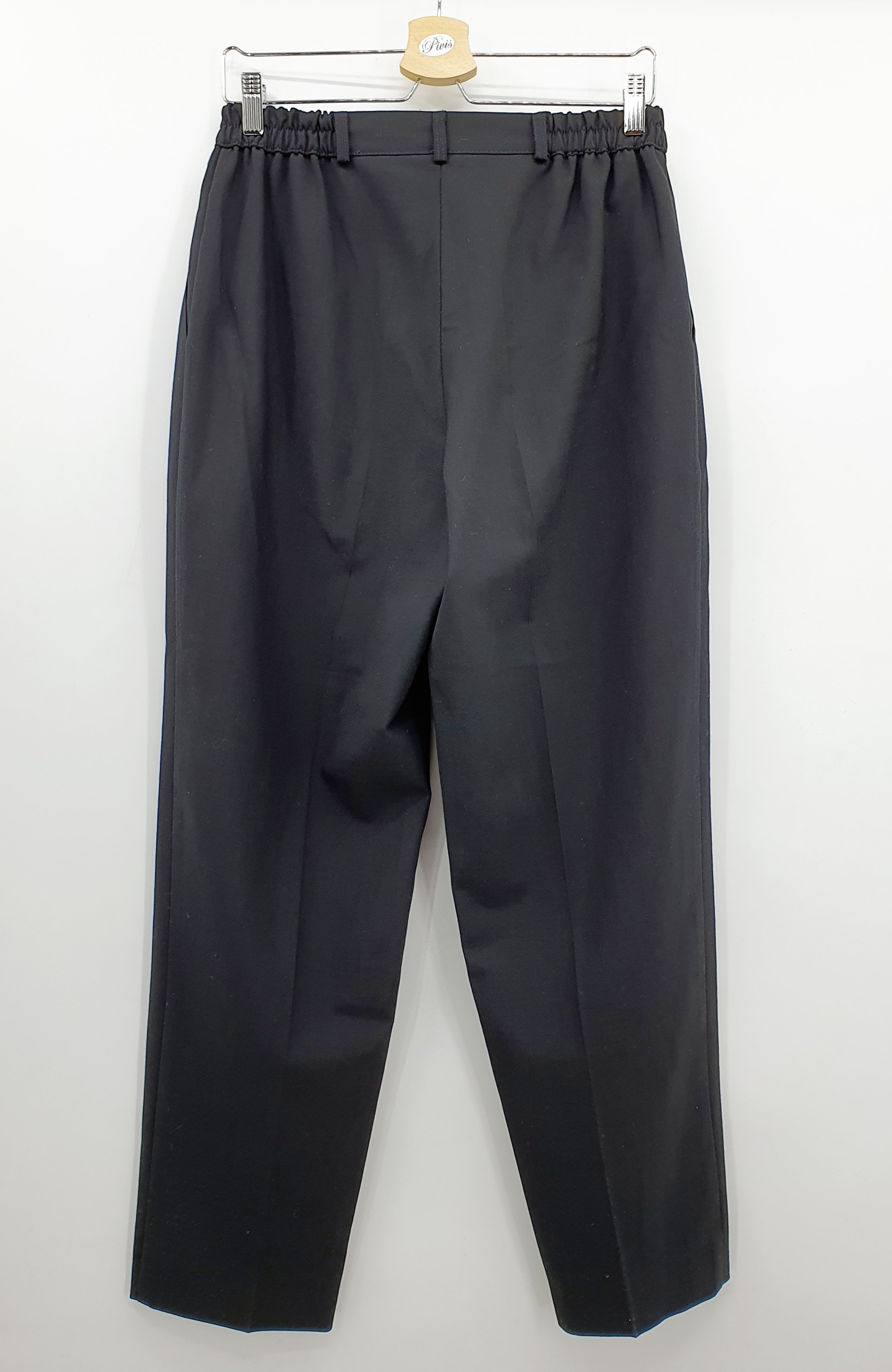 Naisten mustat suorat housut 90-luvulta, kuva takaa