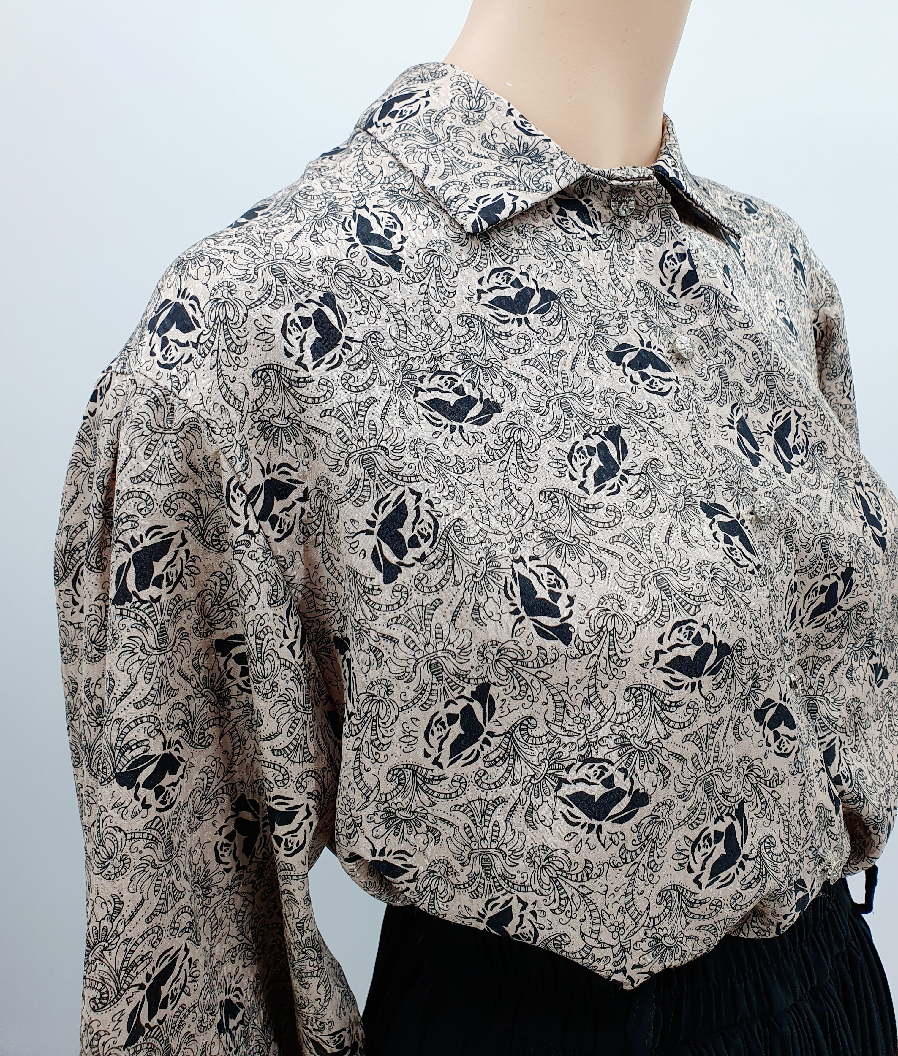 Juhlava 80-luvun paitapusero, beige/musta, koko (42)44