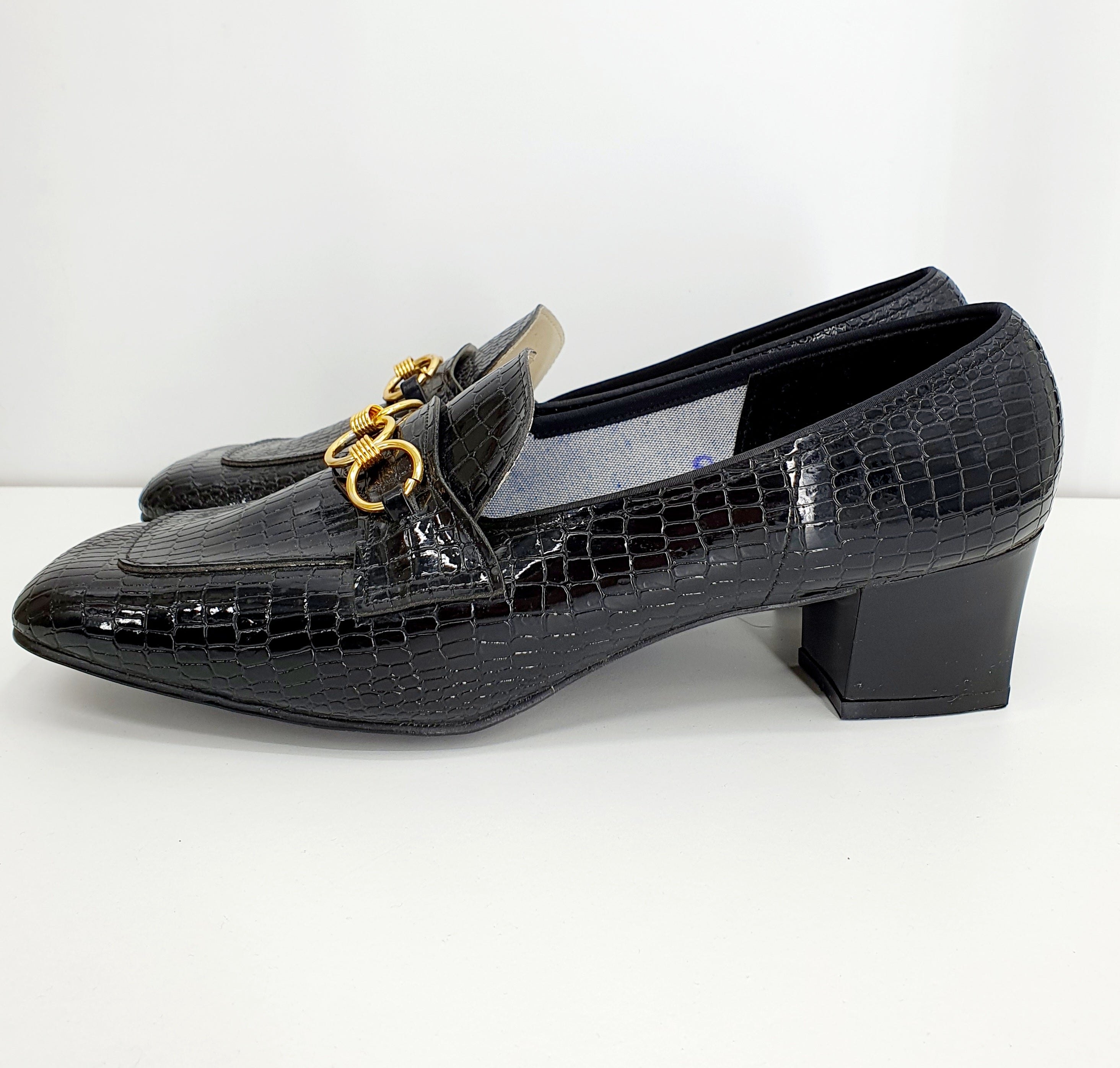 Kiiltonahkaiset vintage avokkaat 70-luvulta, tasakärki, väri musta