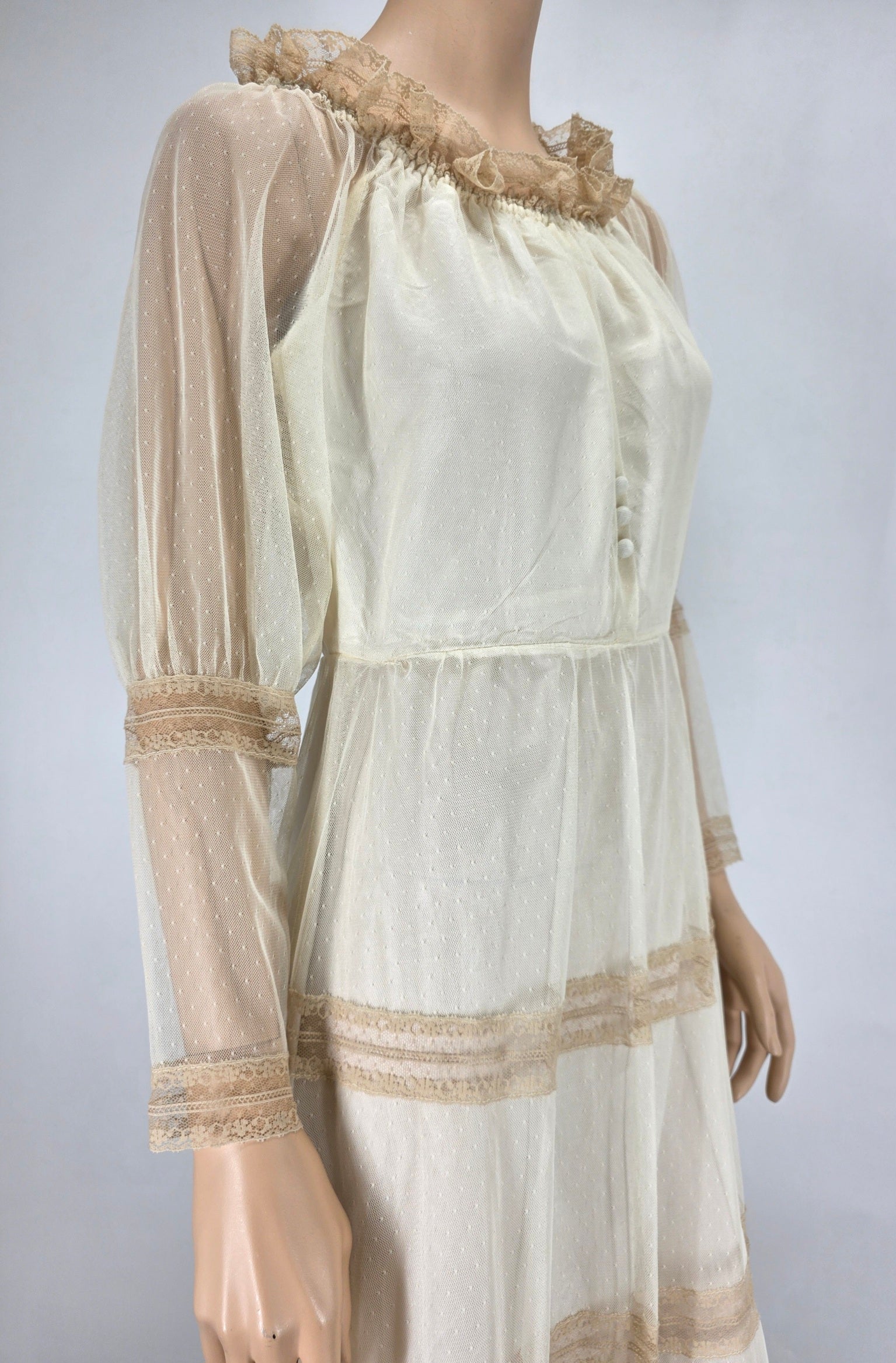 Off-white lace maxi dress from the 60s-70s, size 36/38
