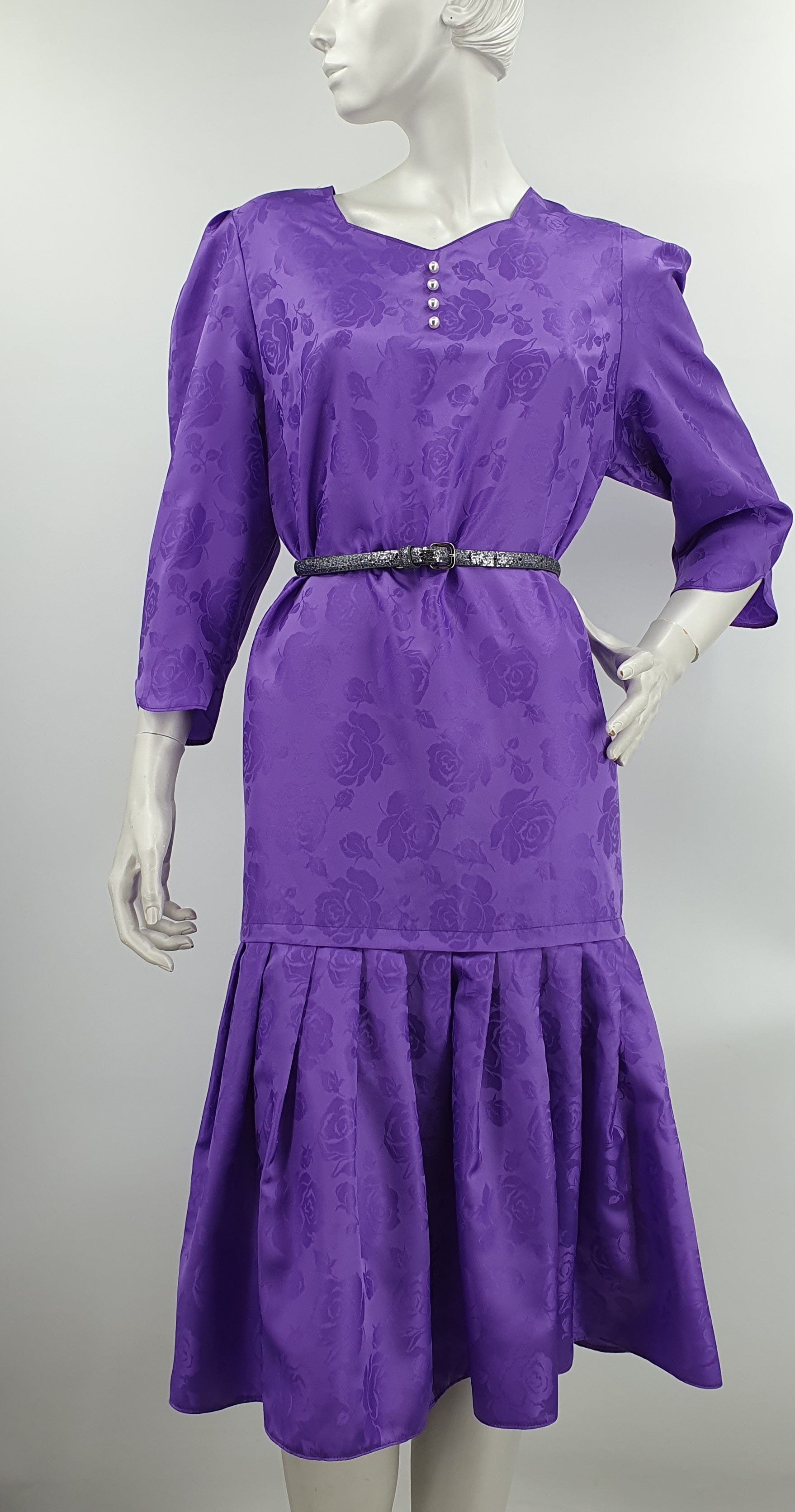 Lilac dress with a dropped hem, from the 80s, size 38-40