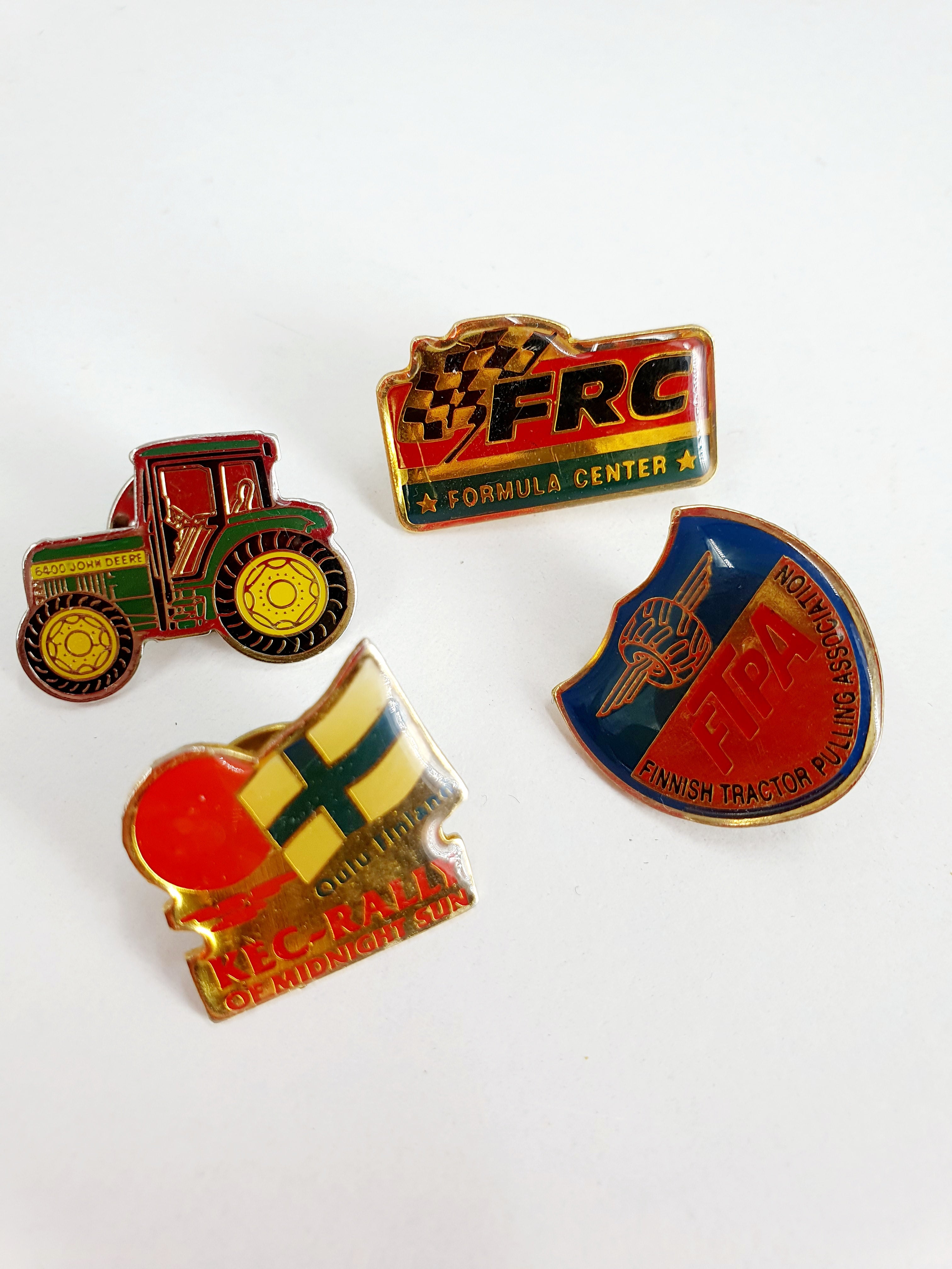 Ralliaiheiset keräilypinssit 4kpl