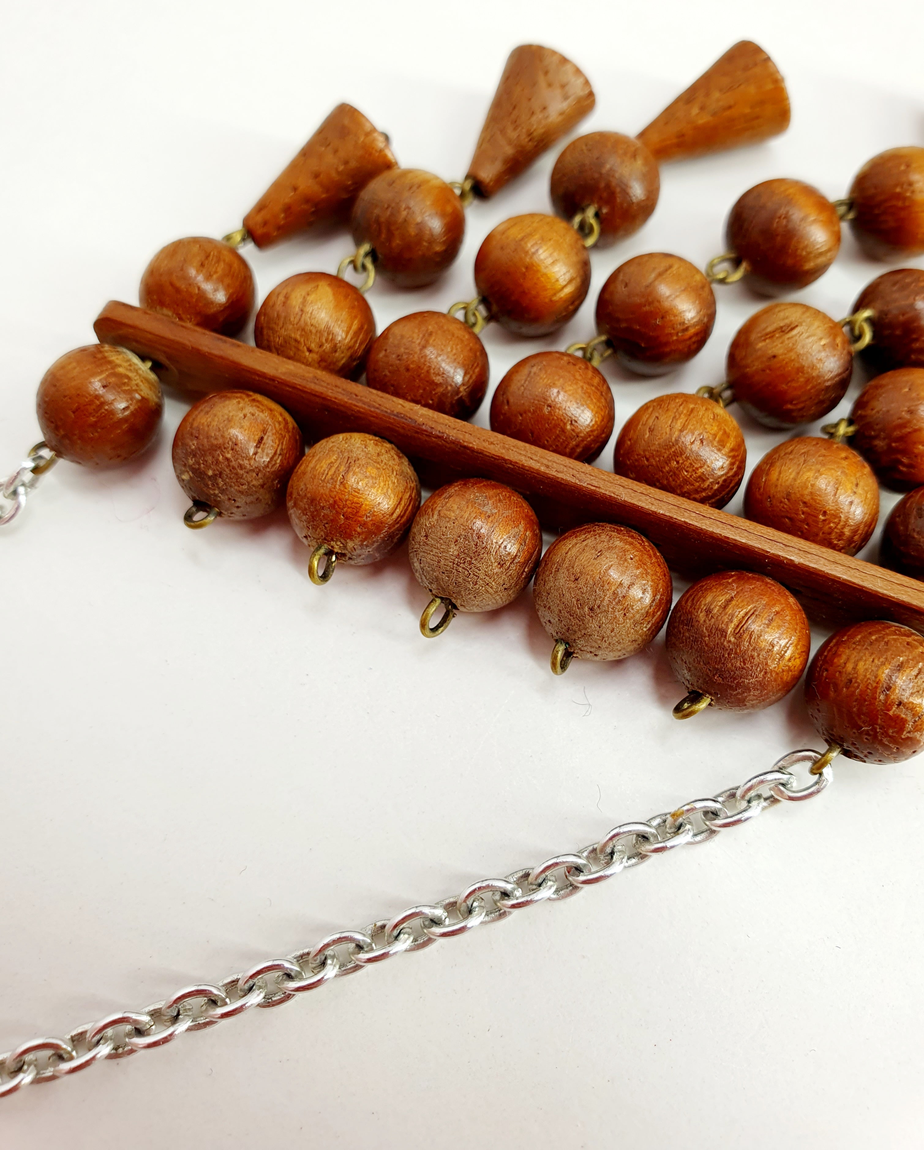 Chain necklace with wooden pendant, from the 60s-70s, length 55cm