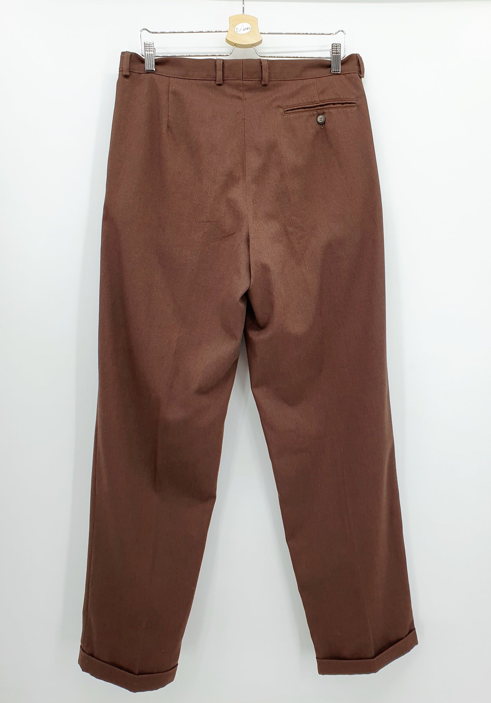 Luhta, miesten suorat housut 90-luvulta Väri mustanruskea Korkeavyötäröiset Kuva takaa