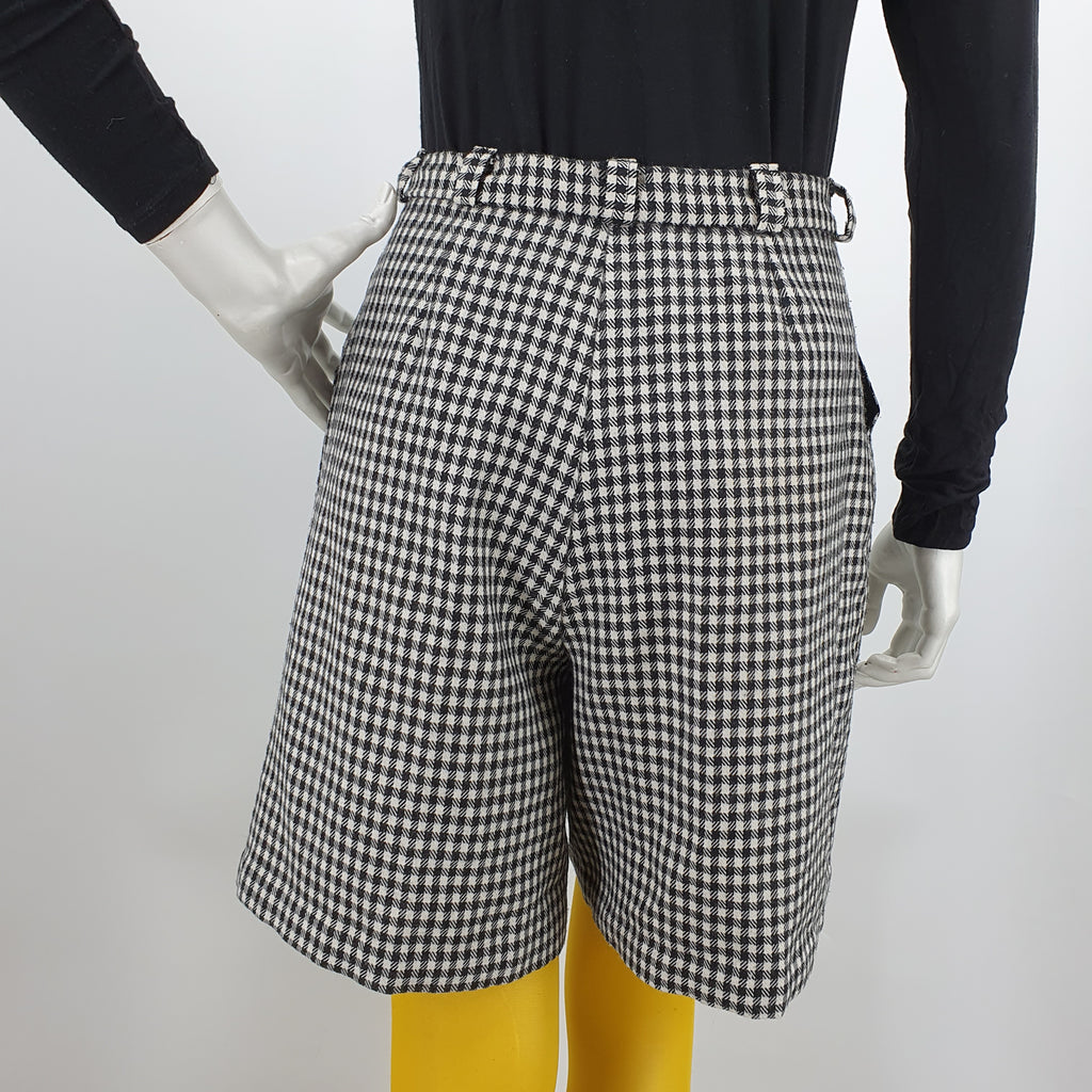 Black and white wool shorts, size 34-36