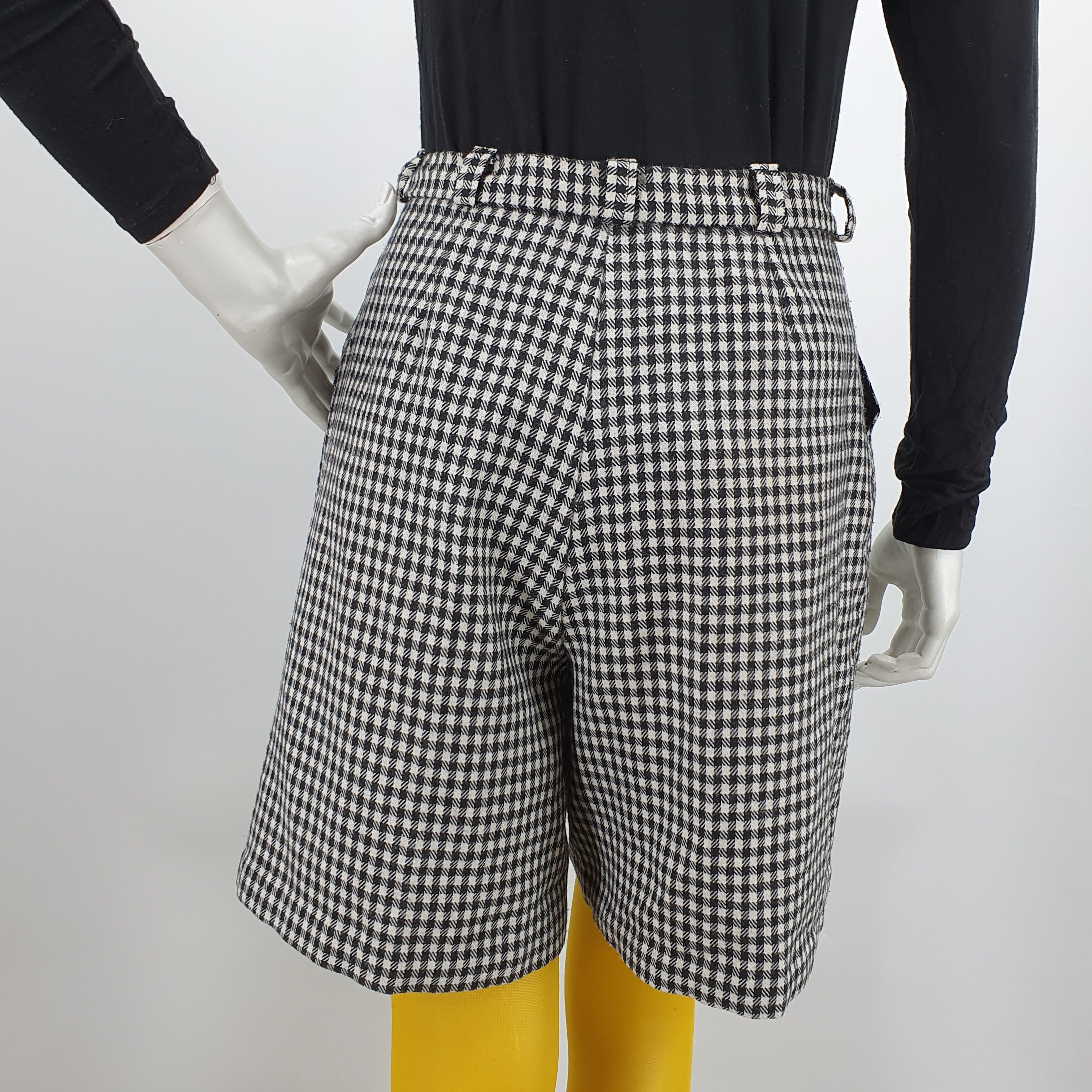 Black and white wool shorts, size 34-36