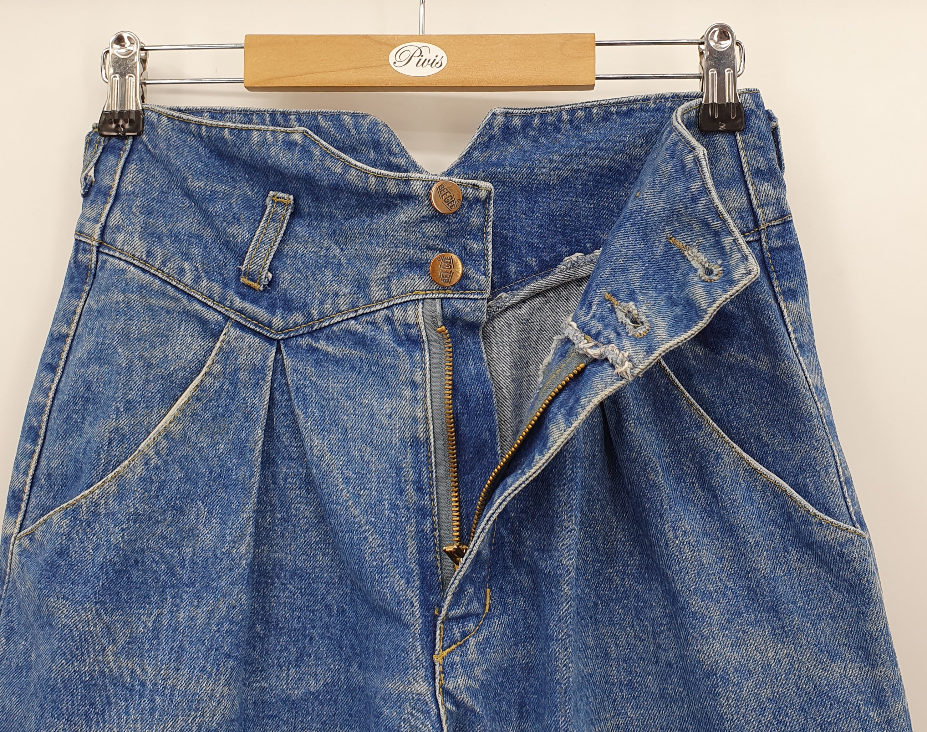 BeeGee, high-waisted jeans from the 90s, size 34
