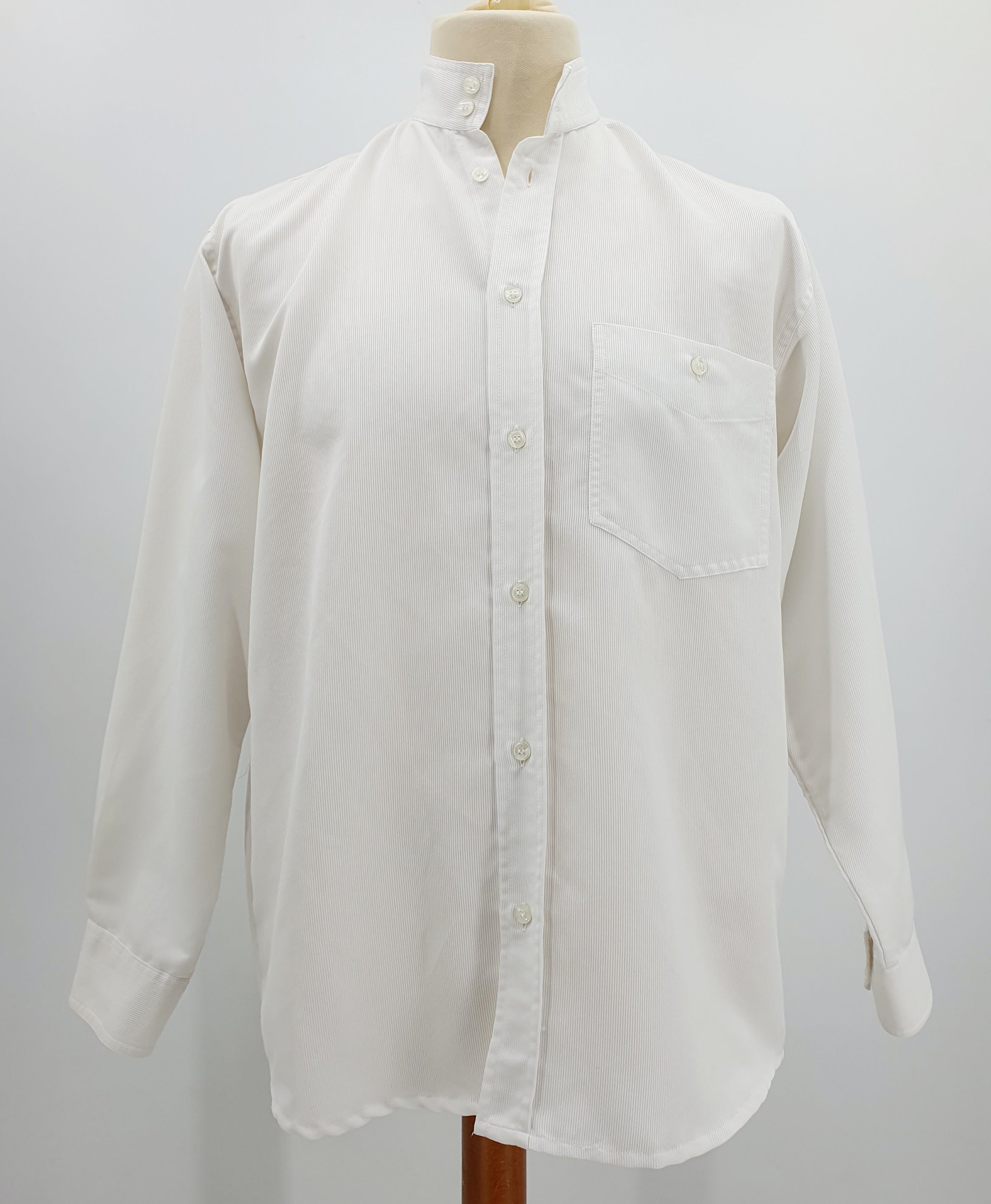 Miesten valkoinen juhlapaita pystykauluksella, 90-luku