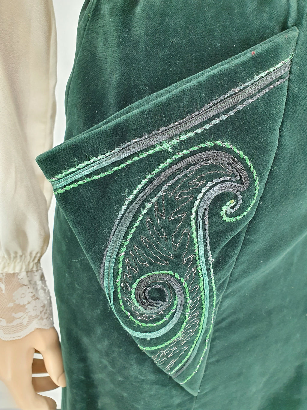 Italialainen samettihame, väri metsänvihreä, vyötärö 68-72cm, koko 34-36