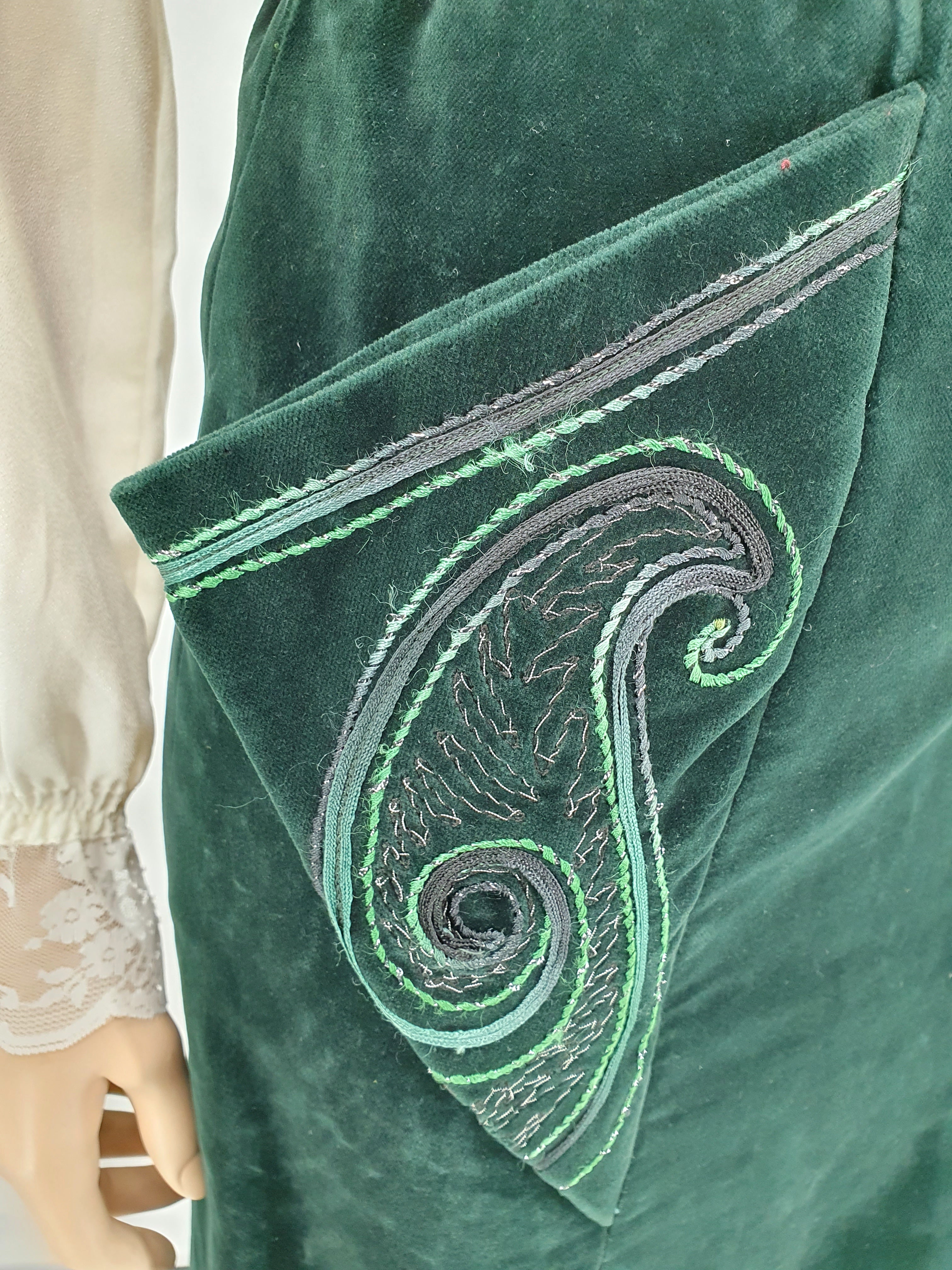 Italialainen samettihame, väri metsänvihreä, vyötärö 68-72cm, koko 34-36