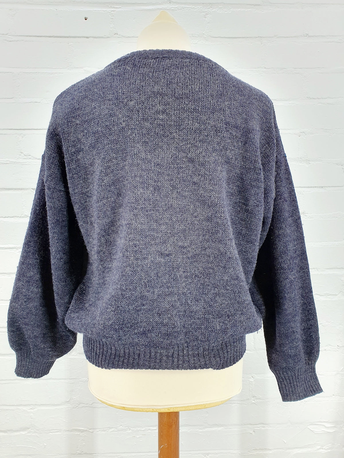 Dark grey men's knit sweater with a teal pattern, from the 80s | Made in Italy | Size L