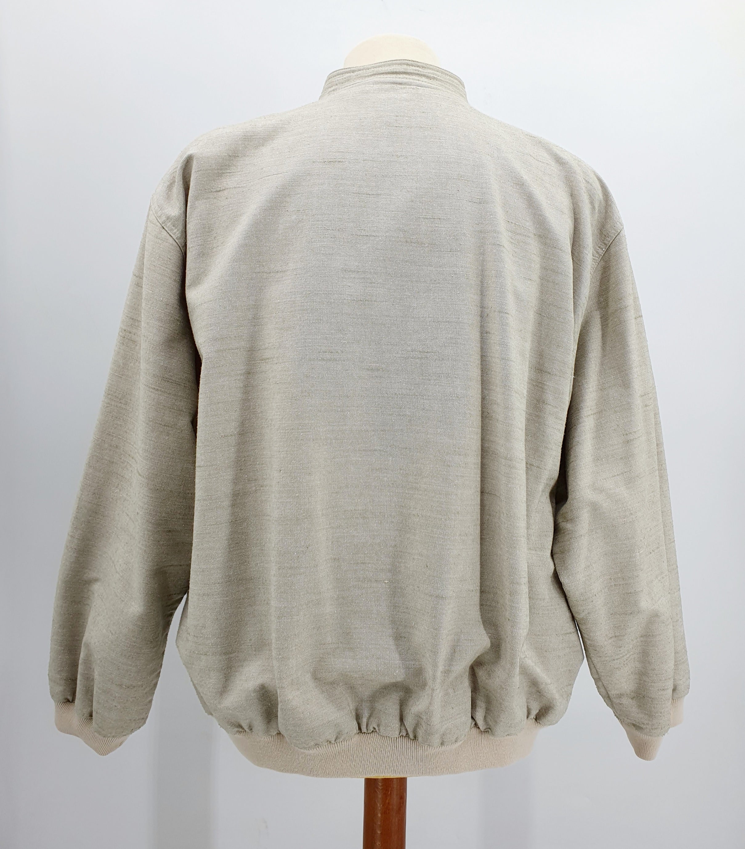 Vihreä miesten vintagetakki 90-luvulta, pusakkamalli, kuva selkaäpuolelta