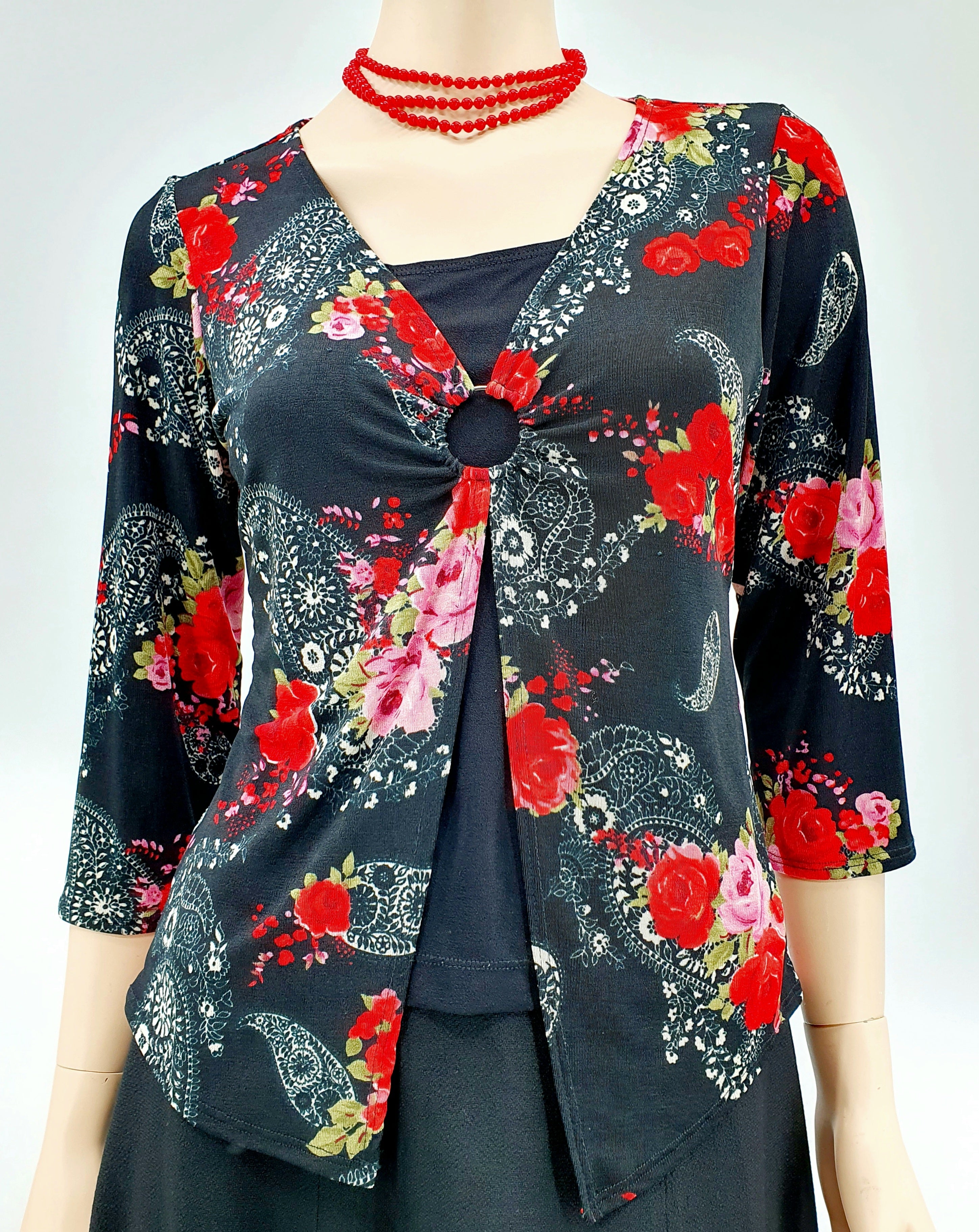 Kukkakuvioinen paita 2000-luvulta, koko 36-38