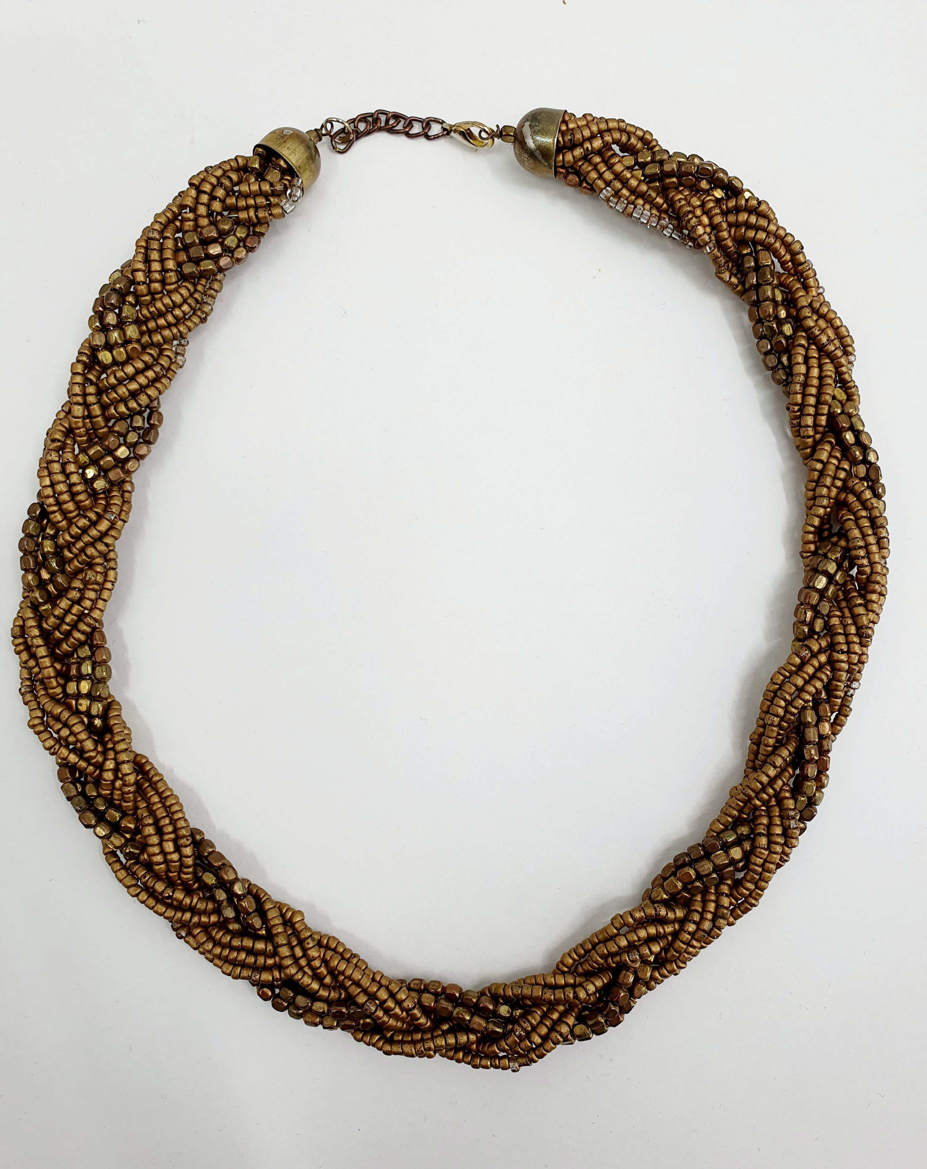 Kranssimallinen kaulakoru 60-70-luvulta, pit.45cm