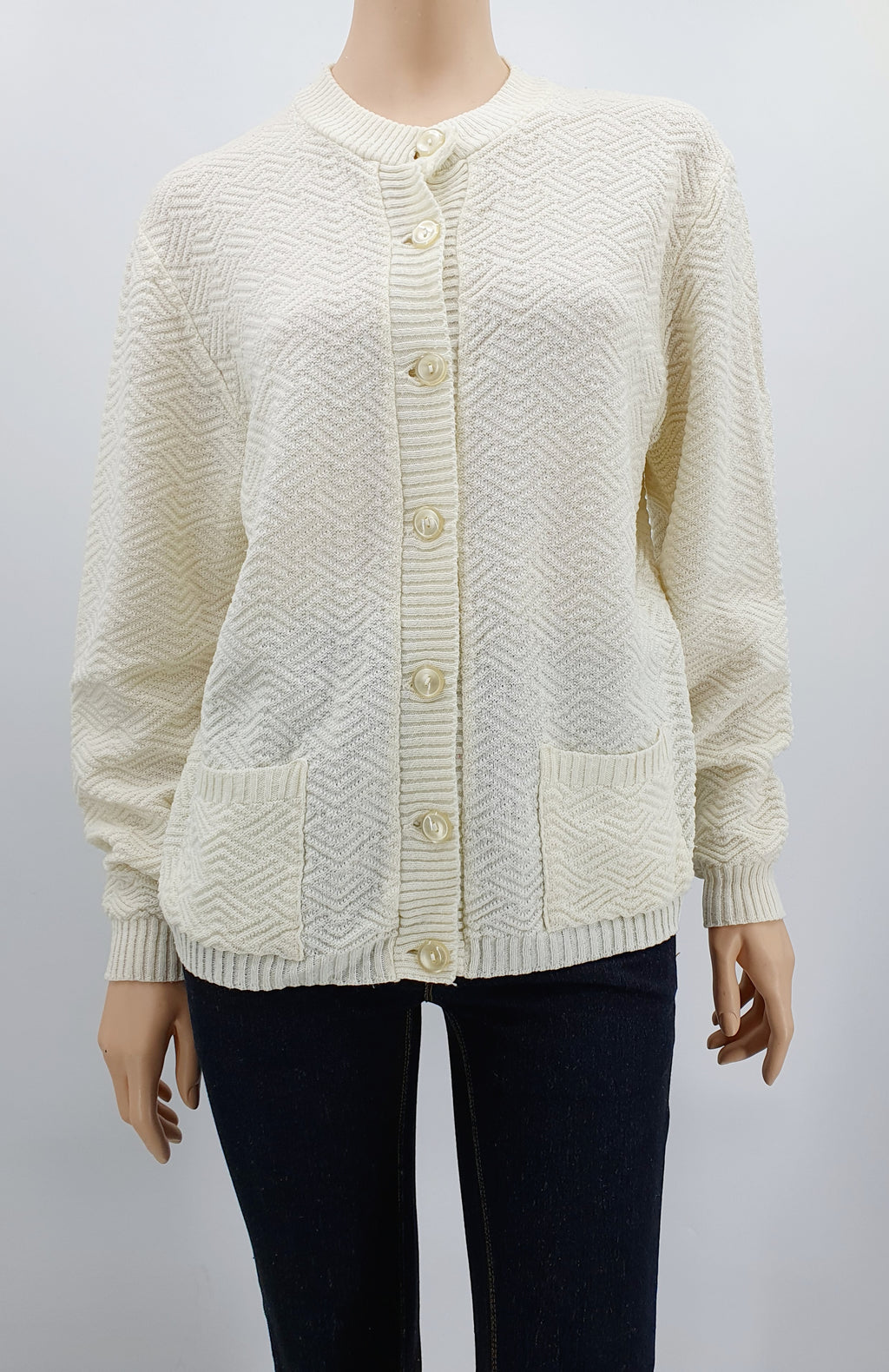 Luonnonvalkoinen neuletakki 80-luvulta pienet taskut koko 40-42