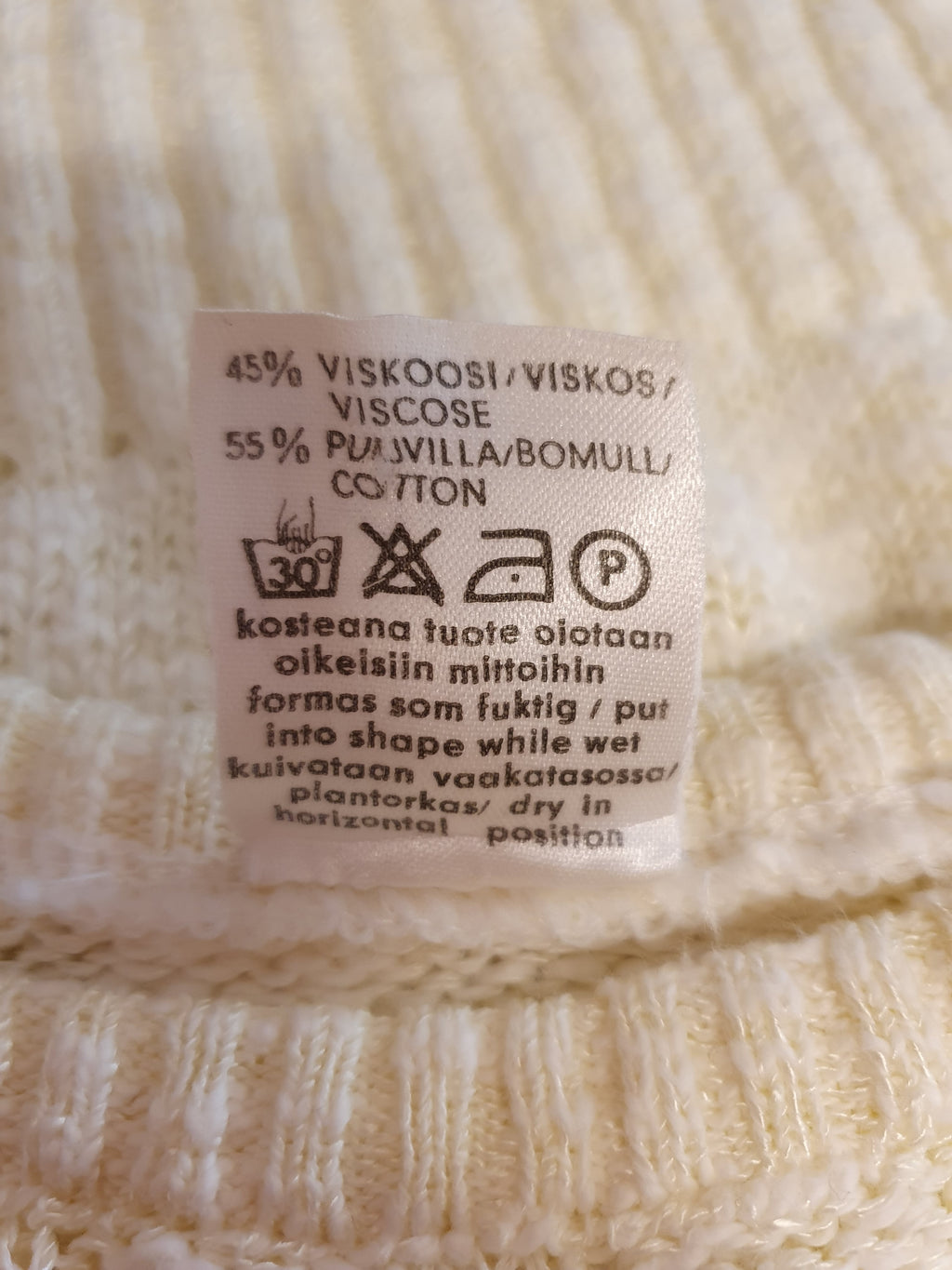 M&M, lyhythihainen neulepaita 80-luvulta, väri vaaleankeltainen, koko 36