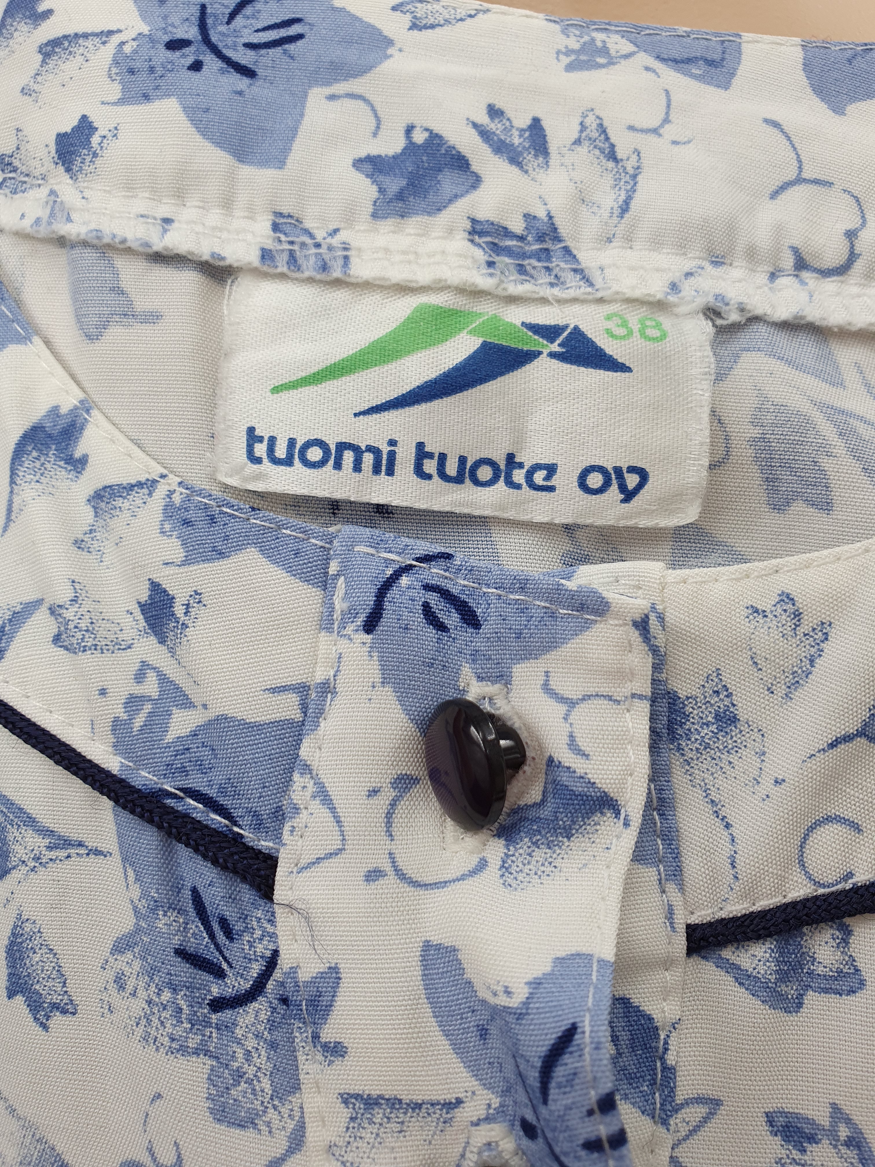 Tuomi-Tuote, blue floral women's vintage shirt from the 80s-90s, size 38-40