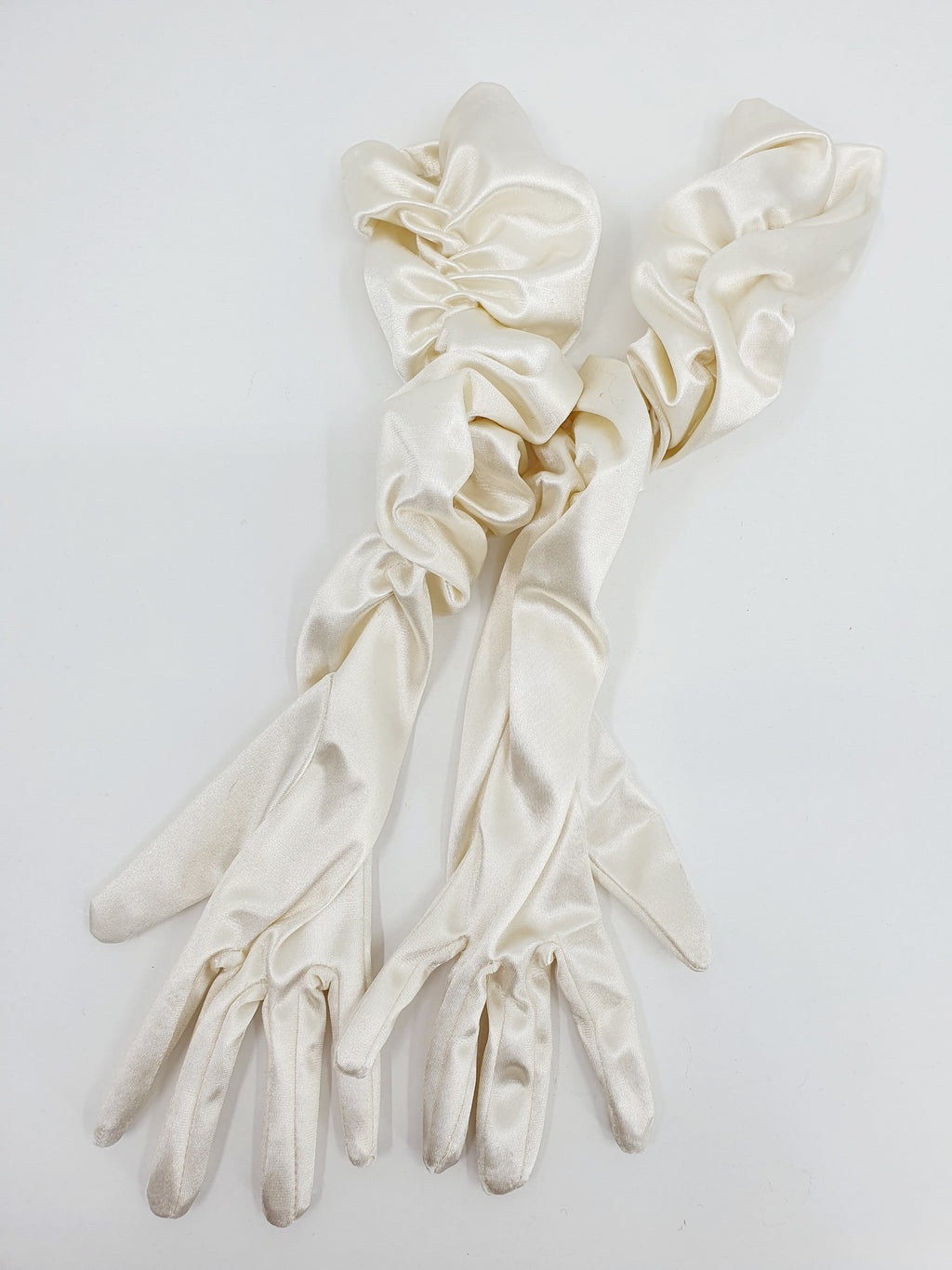 Luonnonvalkoiset pitkät juhlakäsineet 90-luvulta