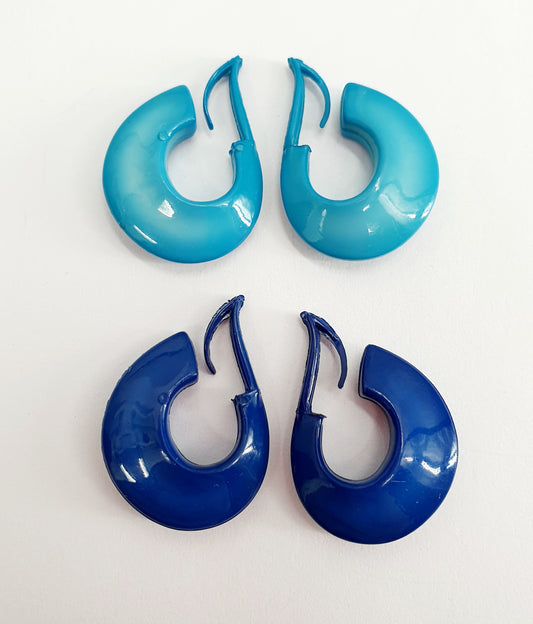 Plastic earrings from the 80s, turquoise/blue