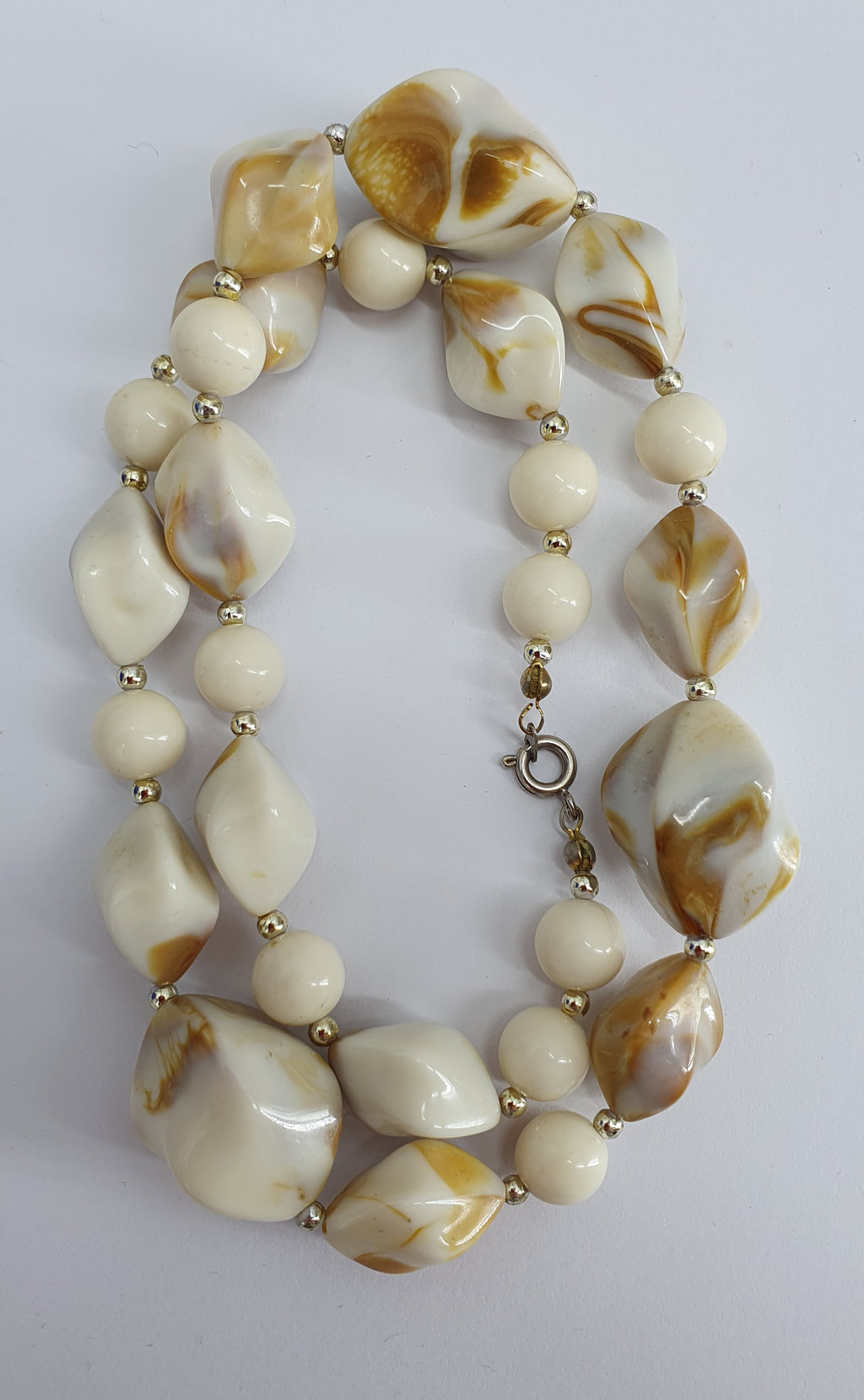 Light-colored 80s necklace, length 50cm