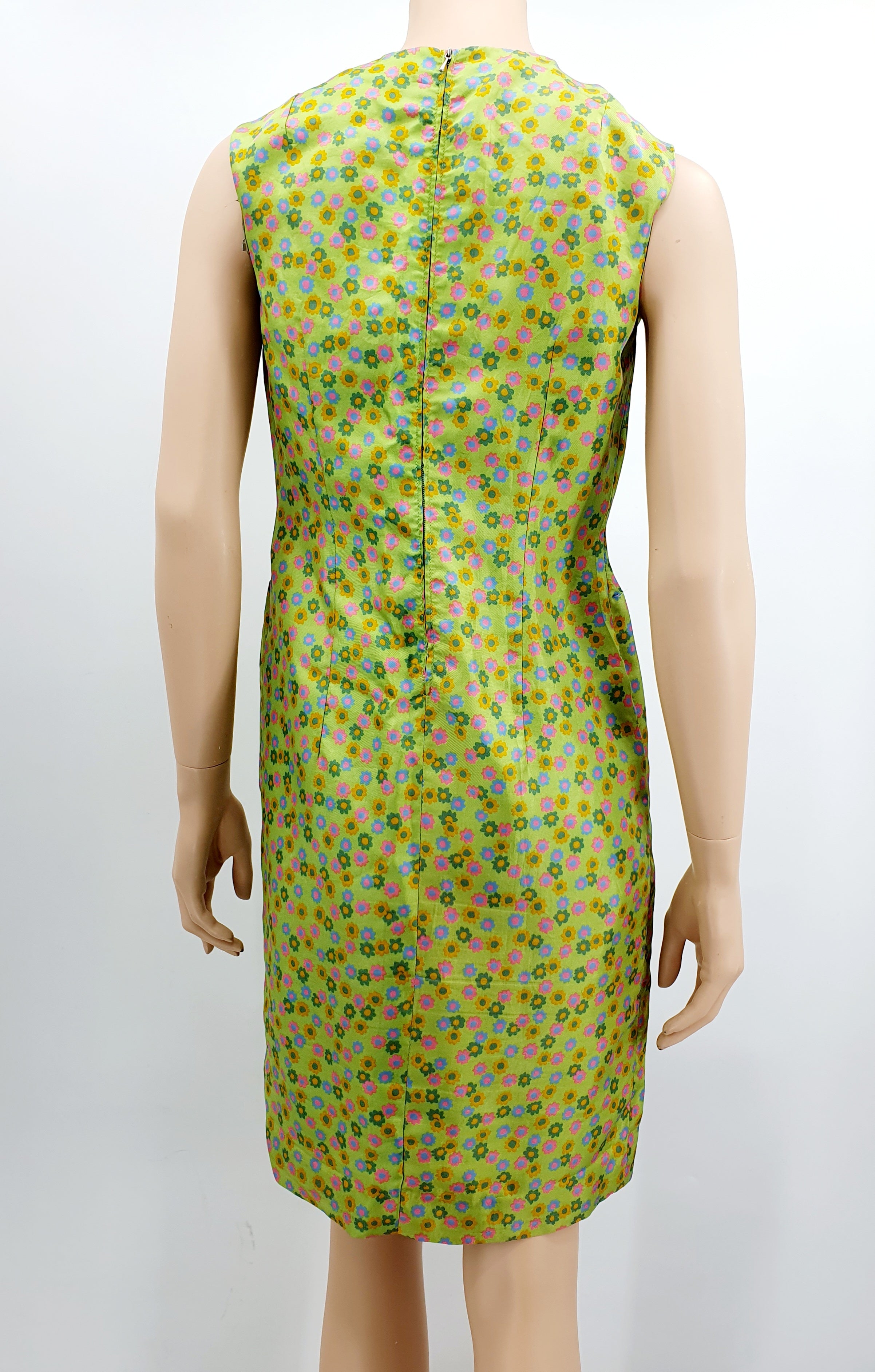 Hihaton juhlamekko-kesämekko 60-luku, limenvihreä-kukkakuvio, kuva takaa