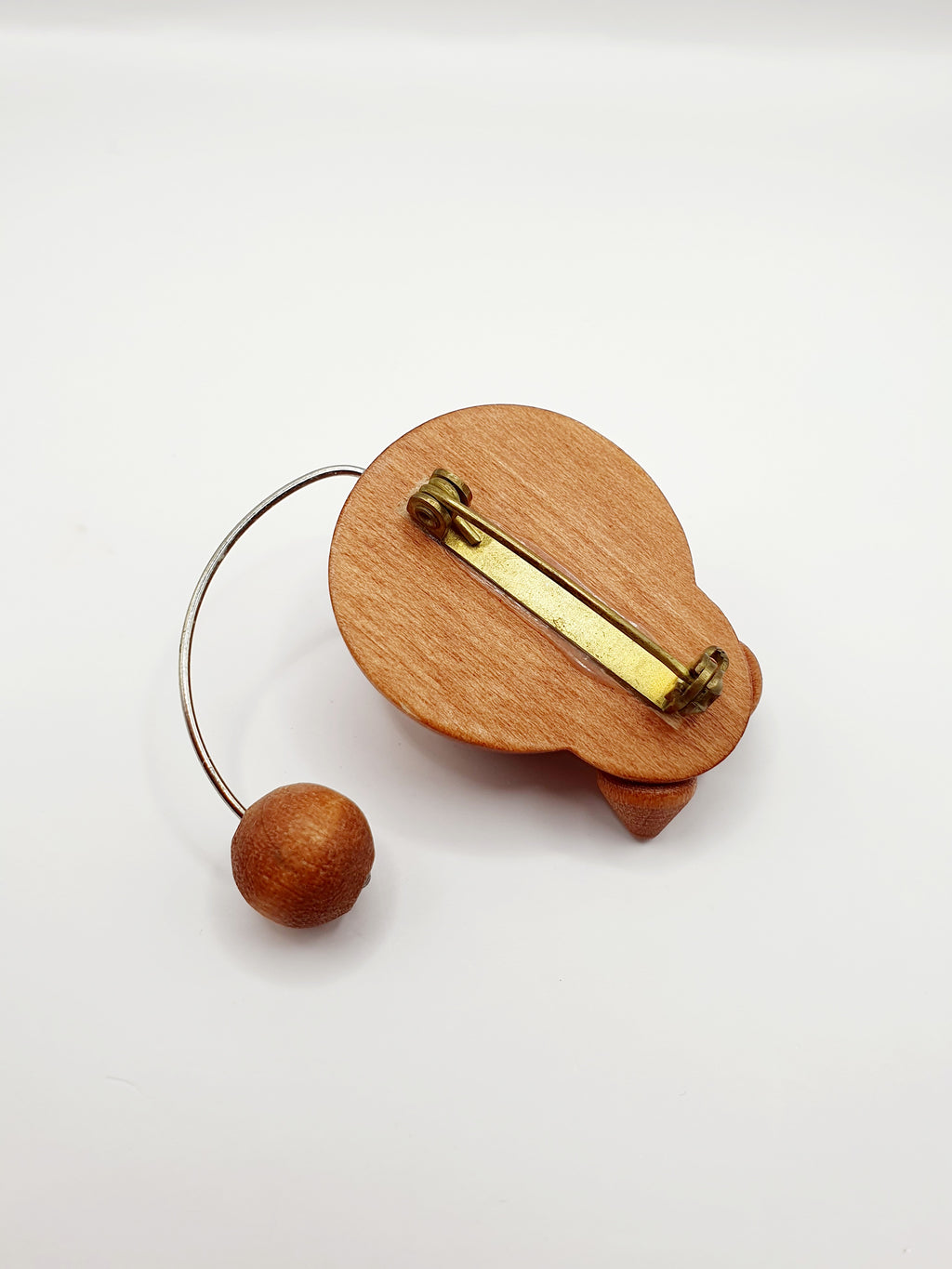 aarikka rintakoru, kissa-rintakoru, Aarikka brooch, kuva takaa