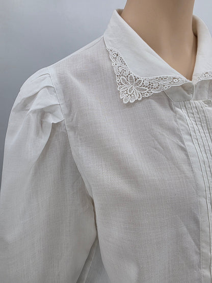 White women's vintage shirt with lace collar, size 38-40