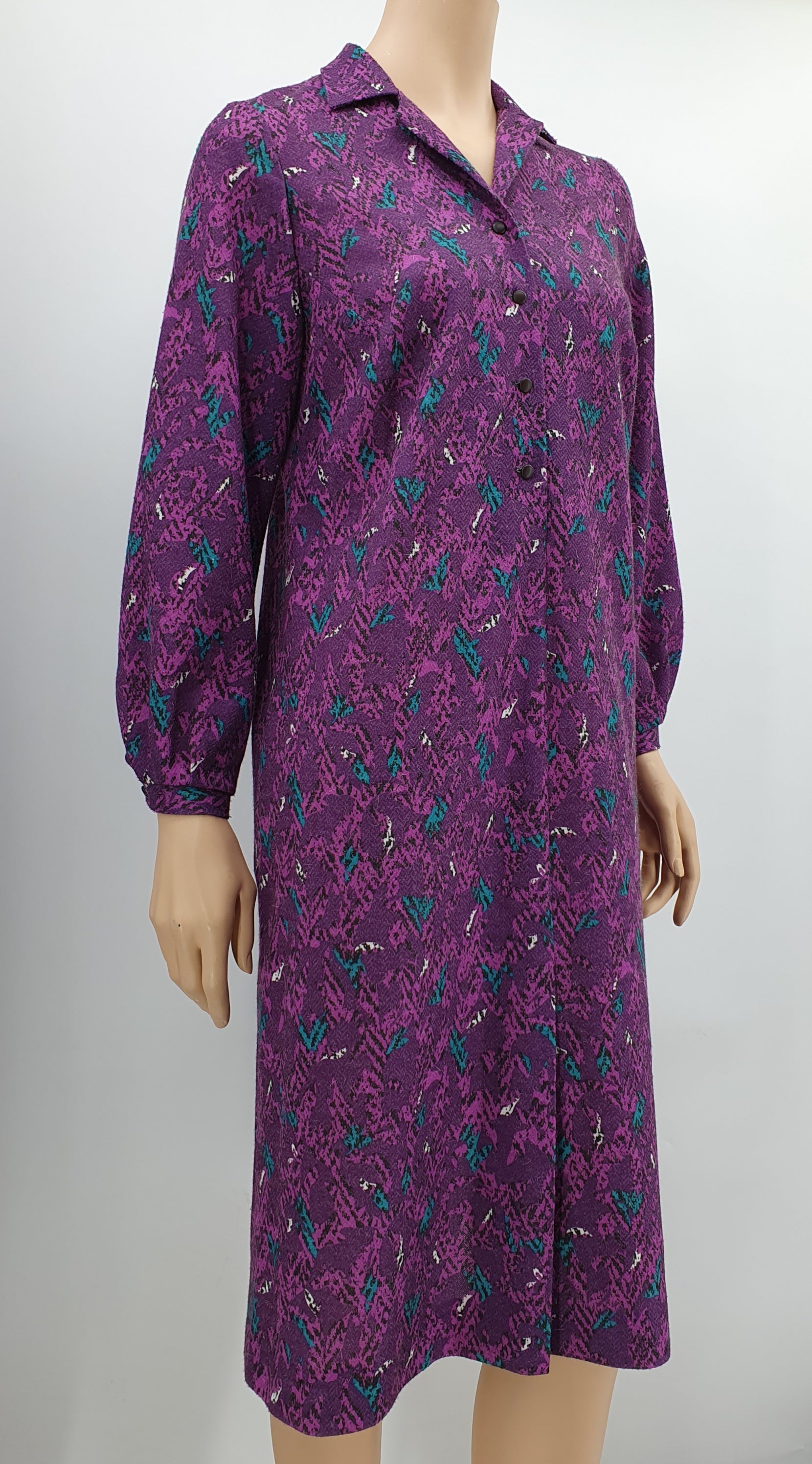 Vintage talvimekko 70-luvulta, väri purppuranvioletti/turkoosi, kuva sivulta