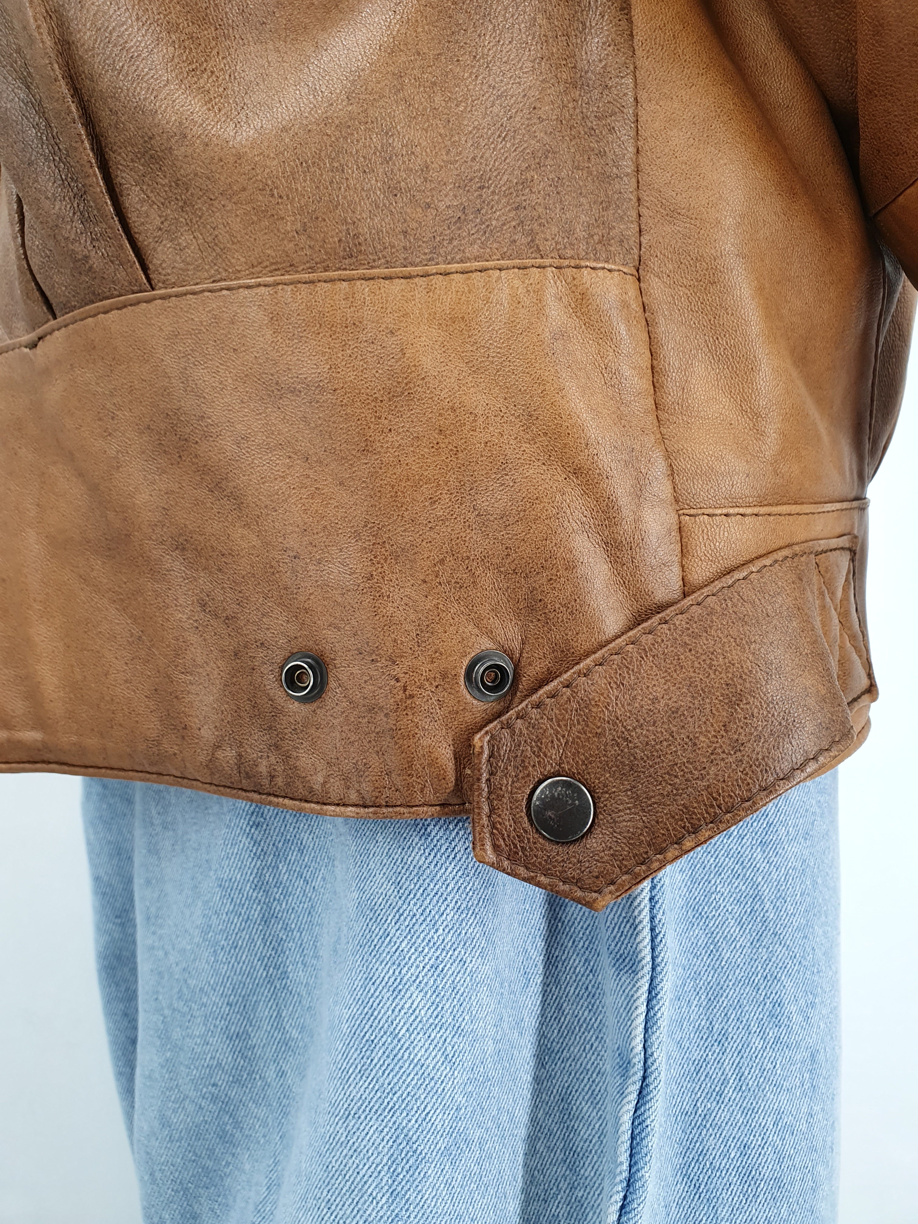 Ruskea vintage nahkatakki 80-luvulta, kuva helmasta